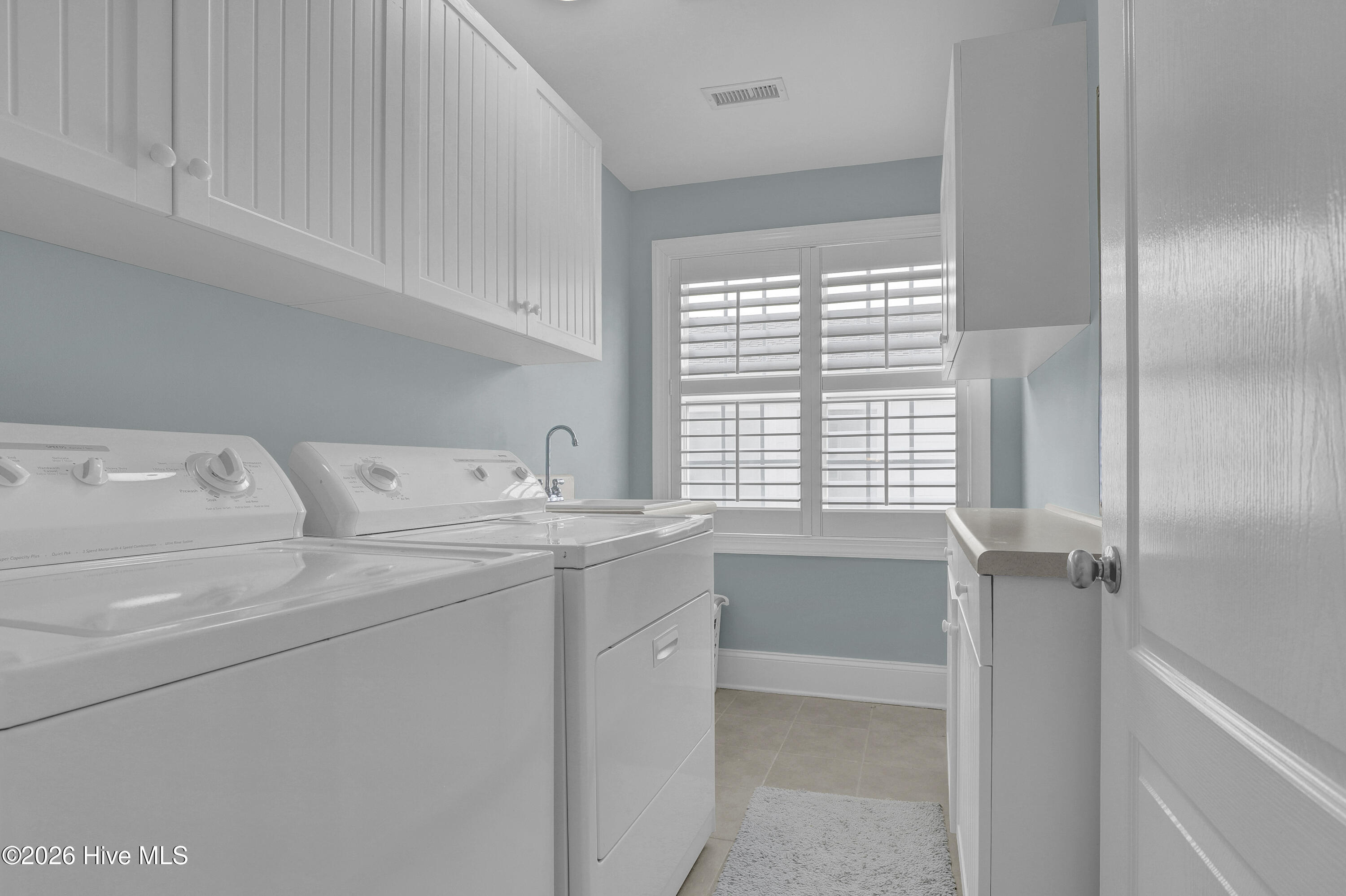 100559155 | Photo 43