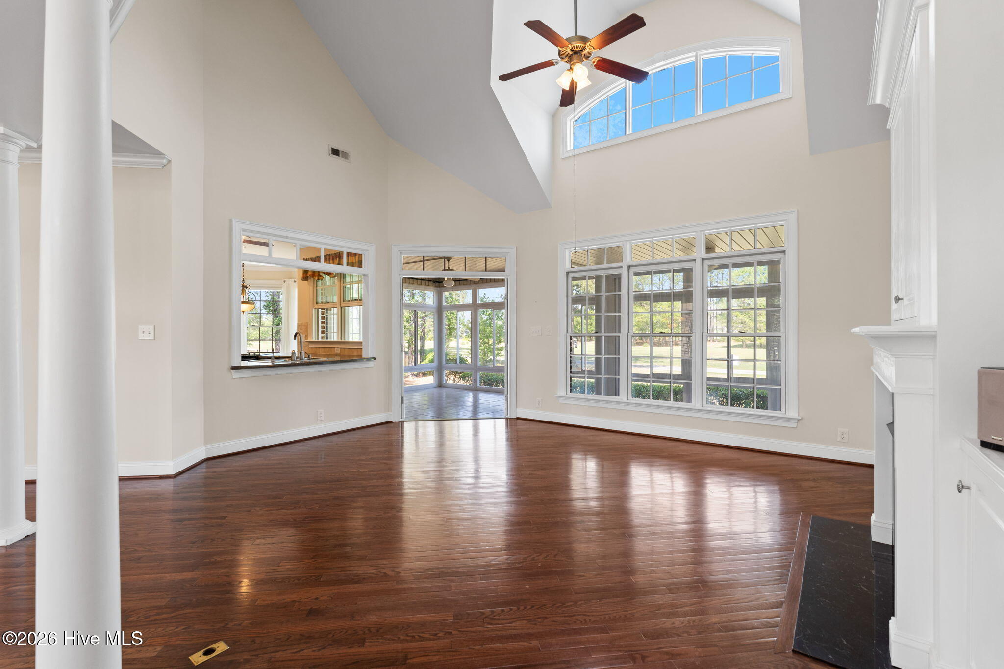 100569598 | Photo 14