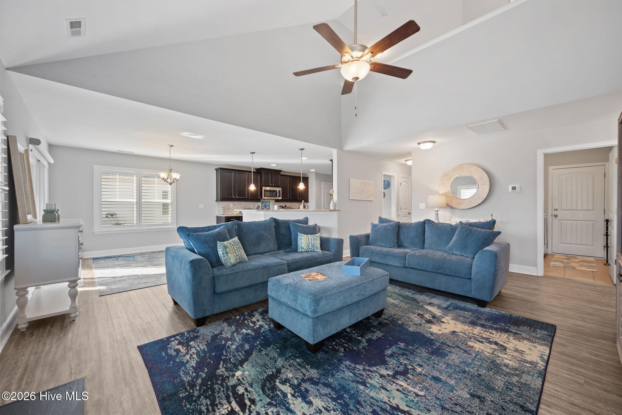 100561377 | Photo 18