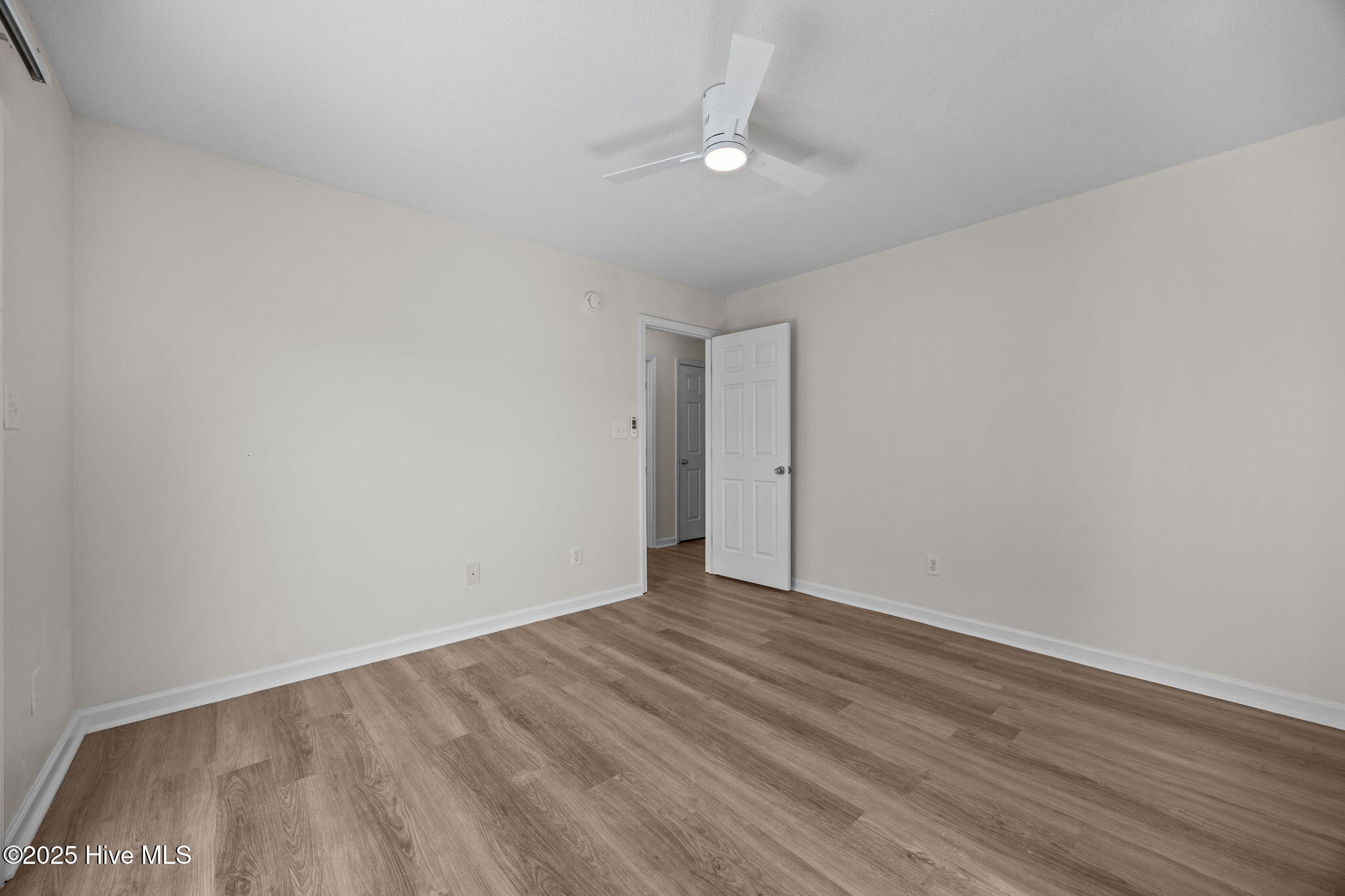 100541602 | Photo 21