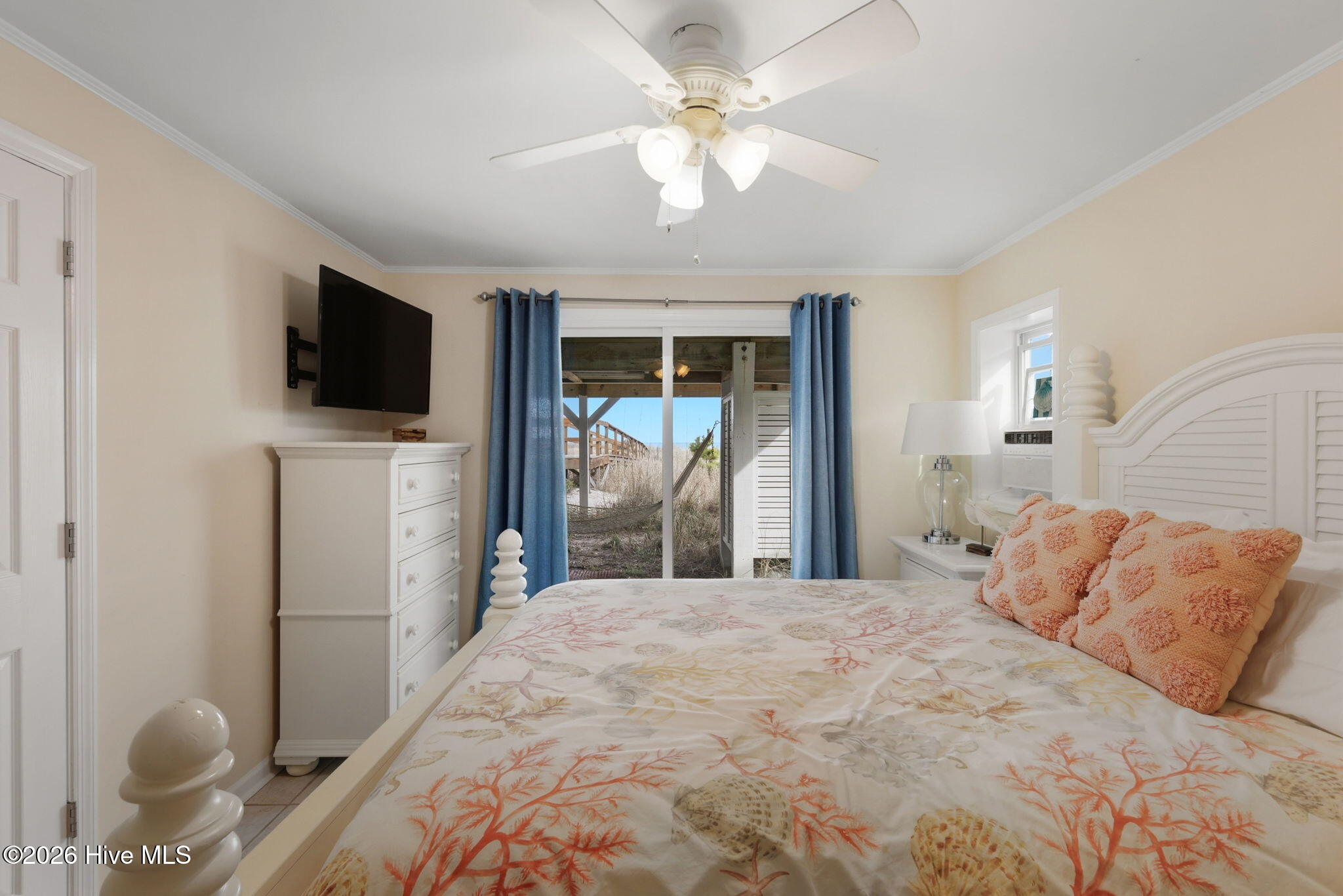 100556702 | Photo 36