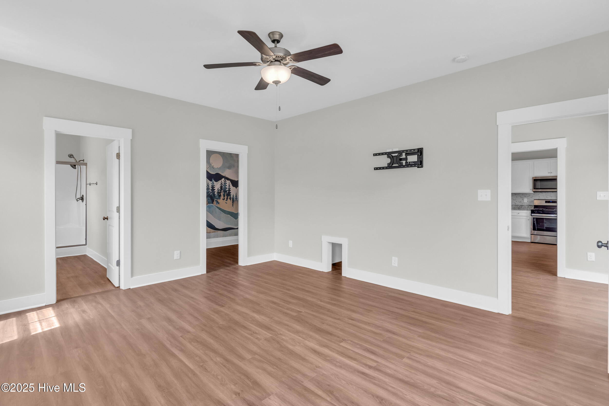 100526373 | Photo 15