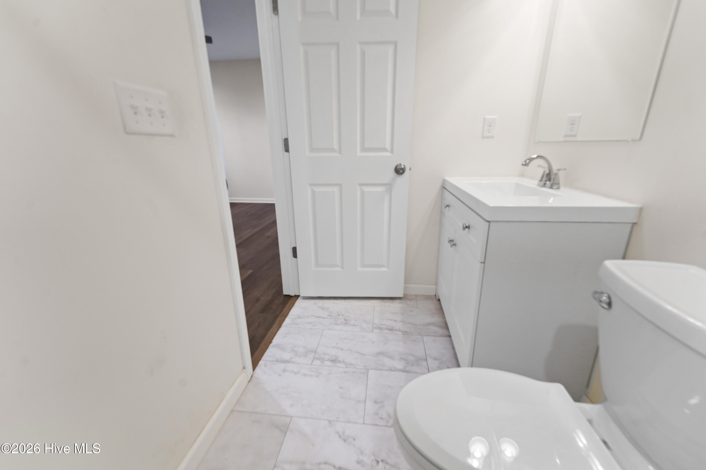 100548487 | Photo 33