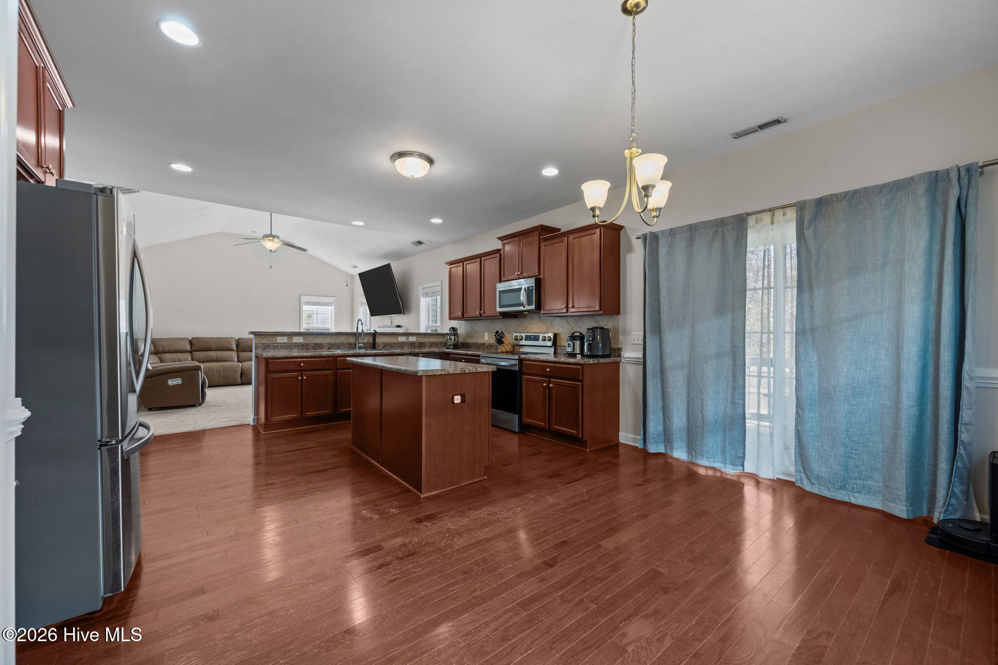 100552889 | Photo 15