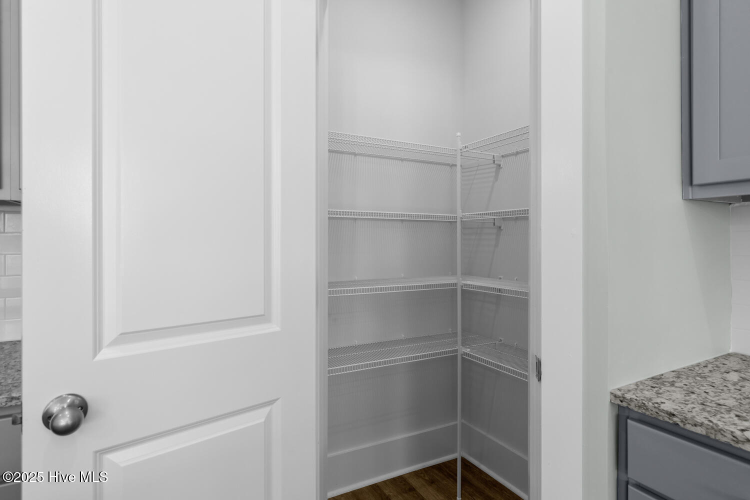 100540047 | Photo 24