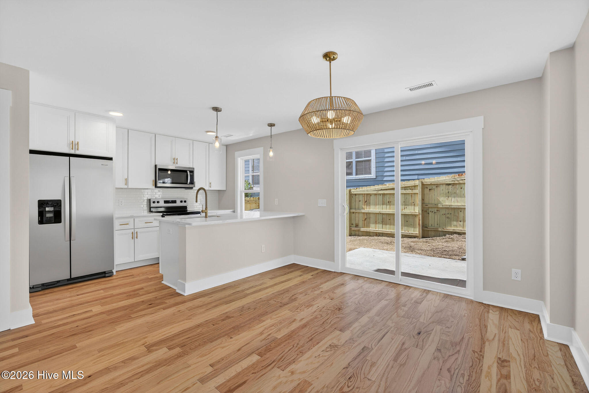 100542142 | Photo 12