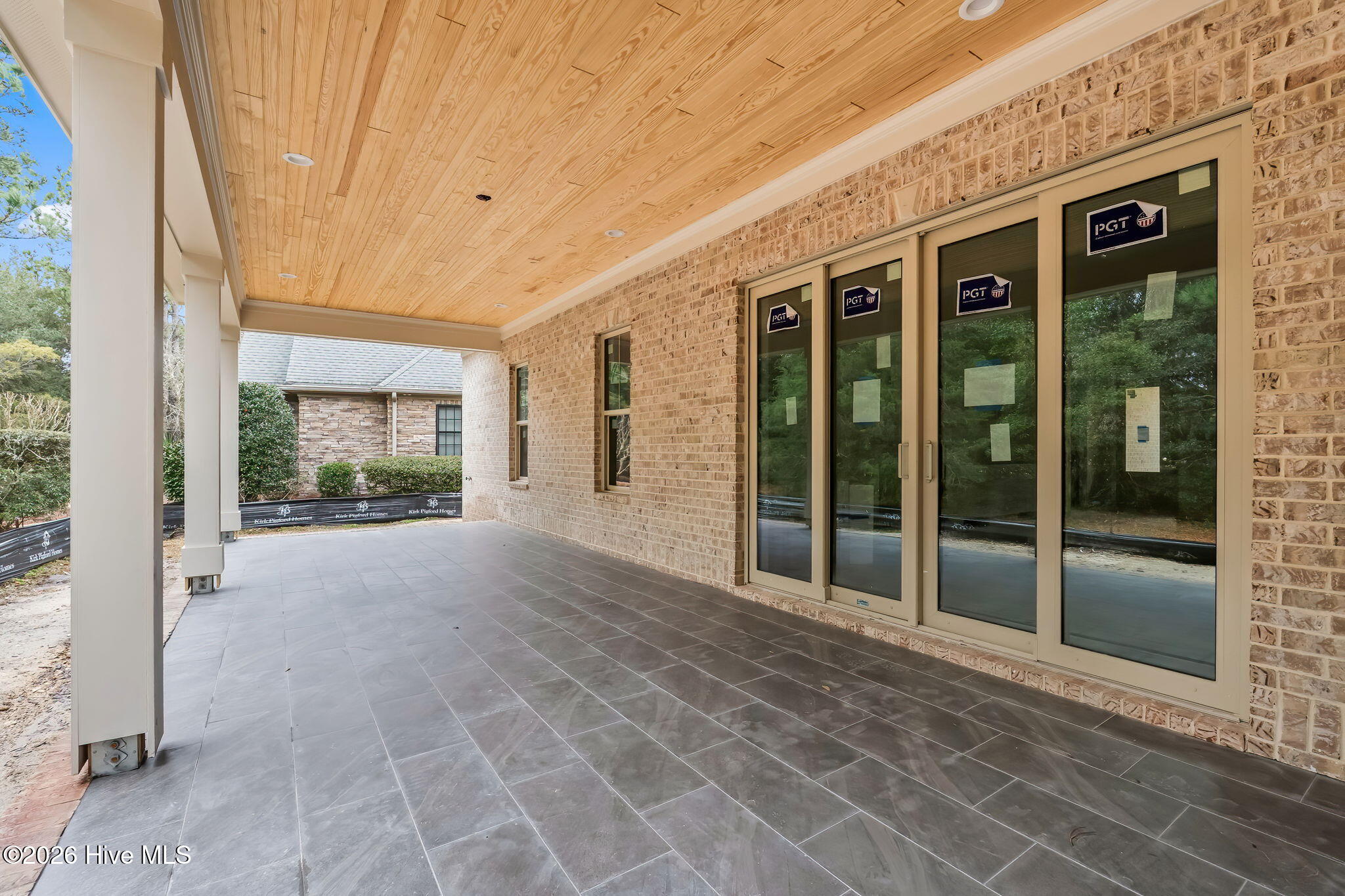 100553450 | Photo 16