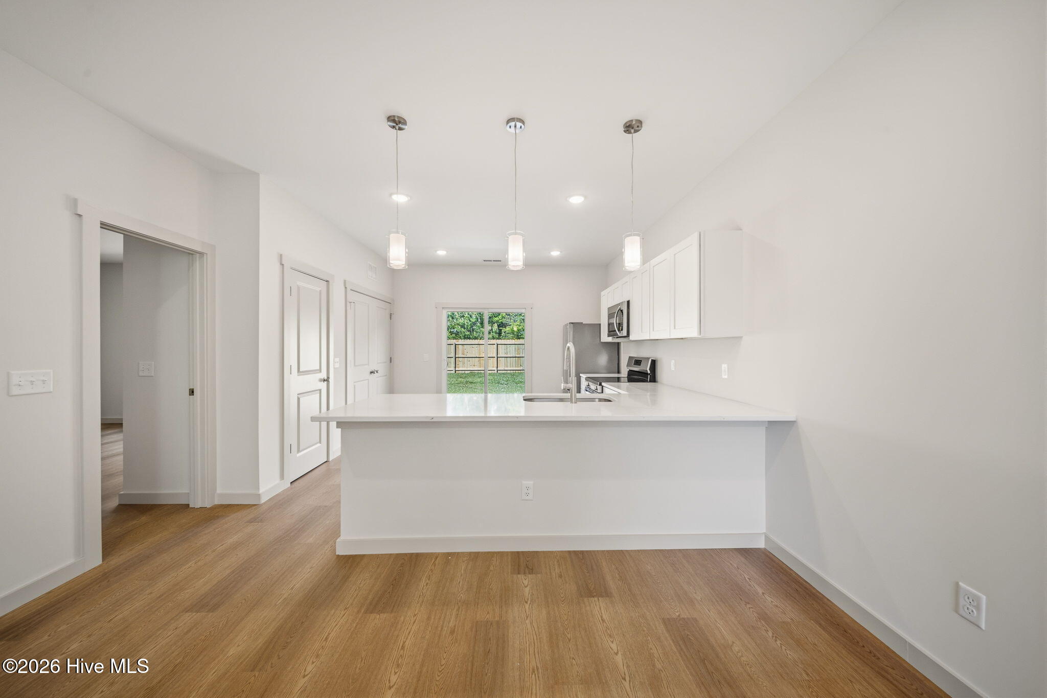 100562147 | Photo 38