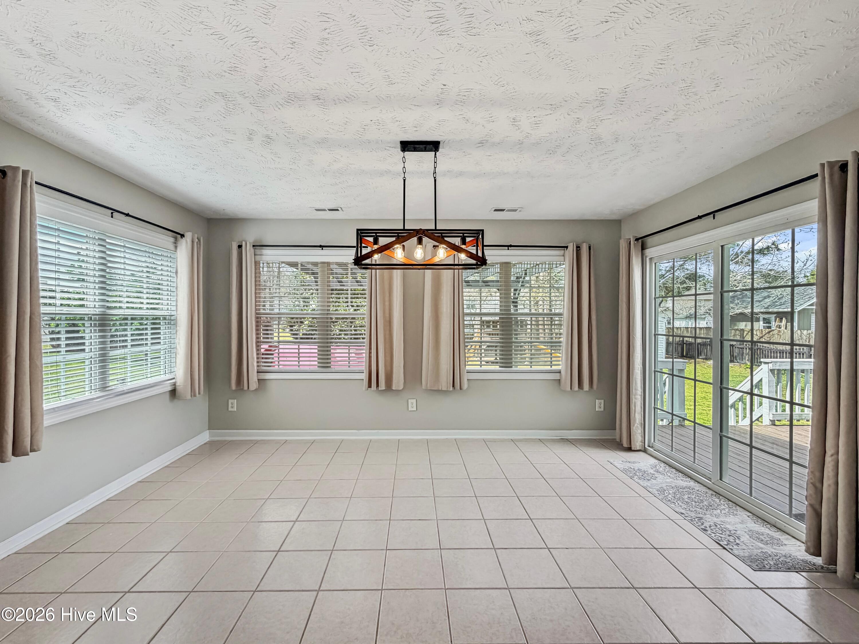 100564126 | Photo 14