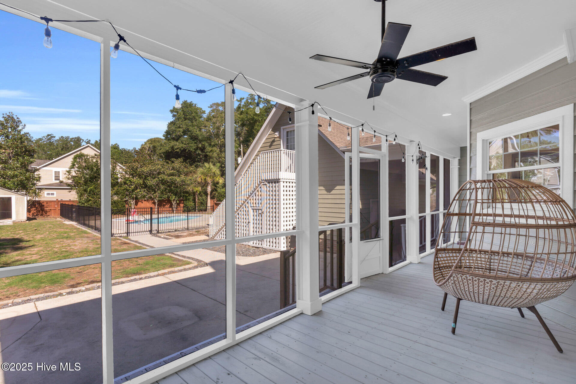 100532167 | Photo 50