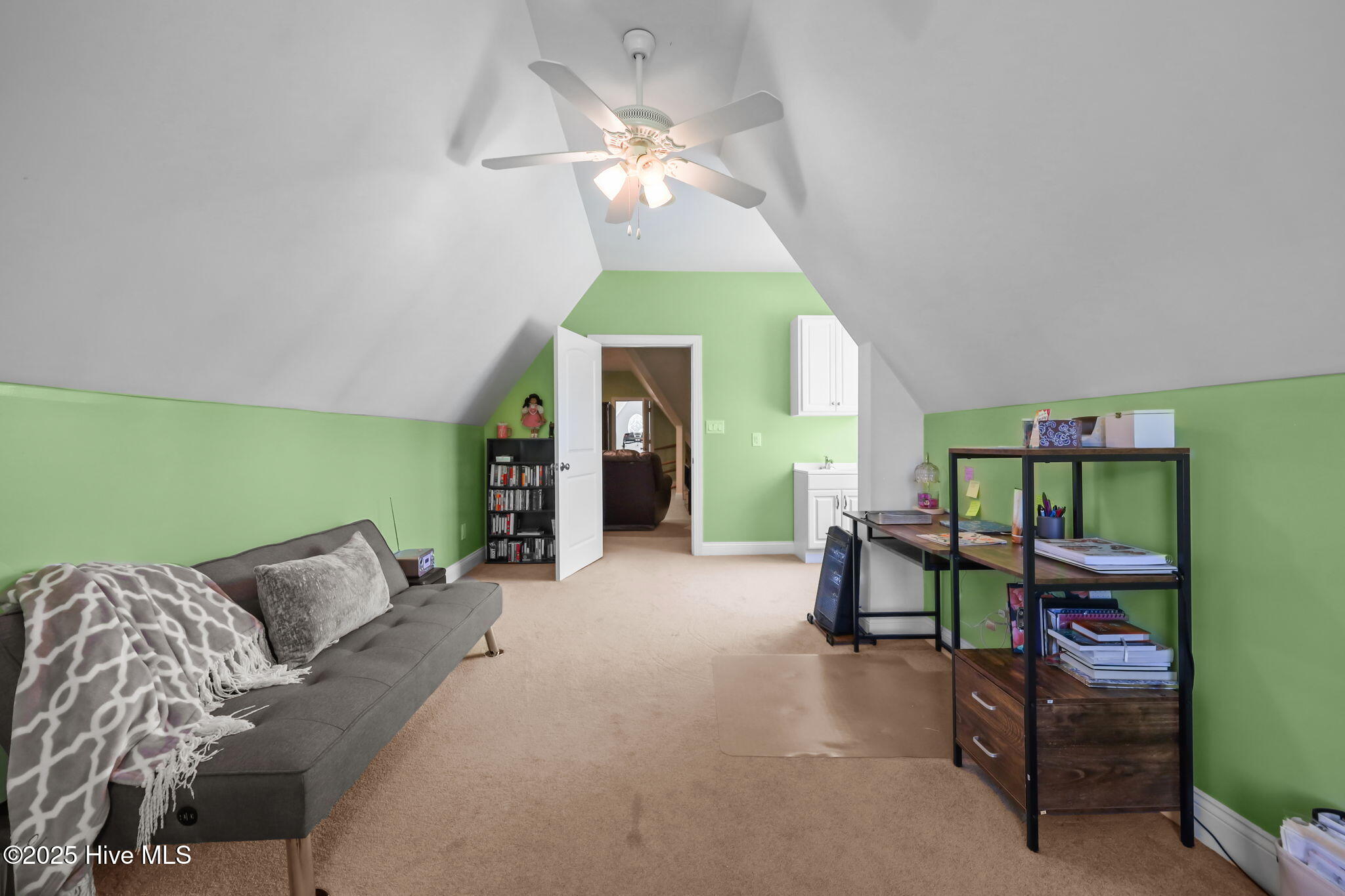 100529119 | Photo 34