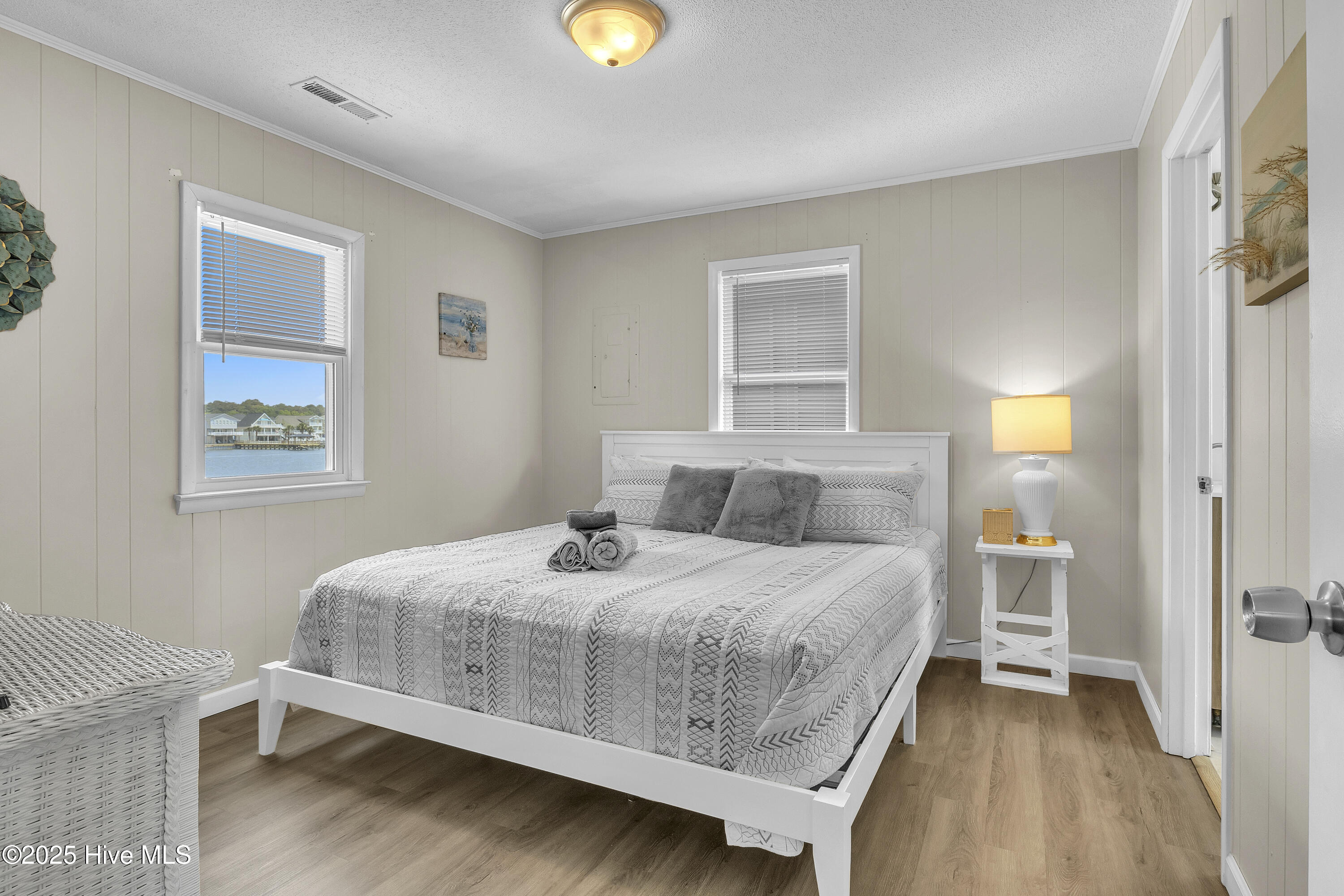 100545312 | Photo 32