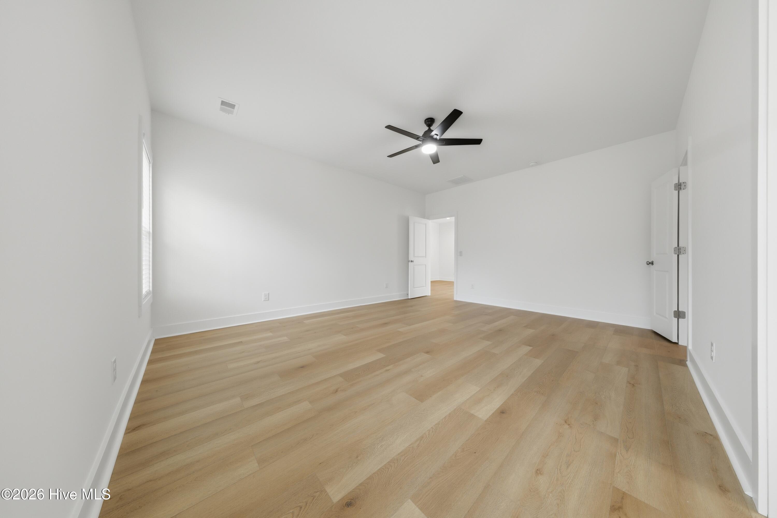 100561503 | Photo 26