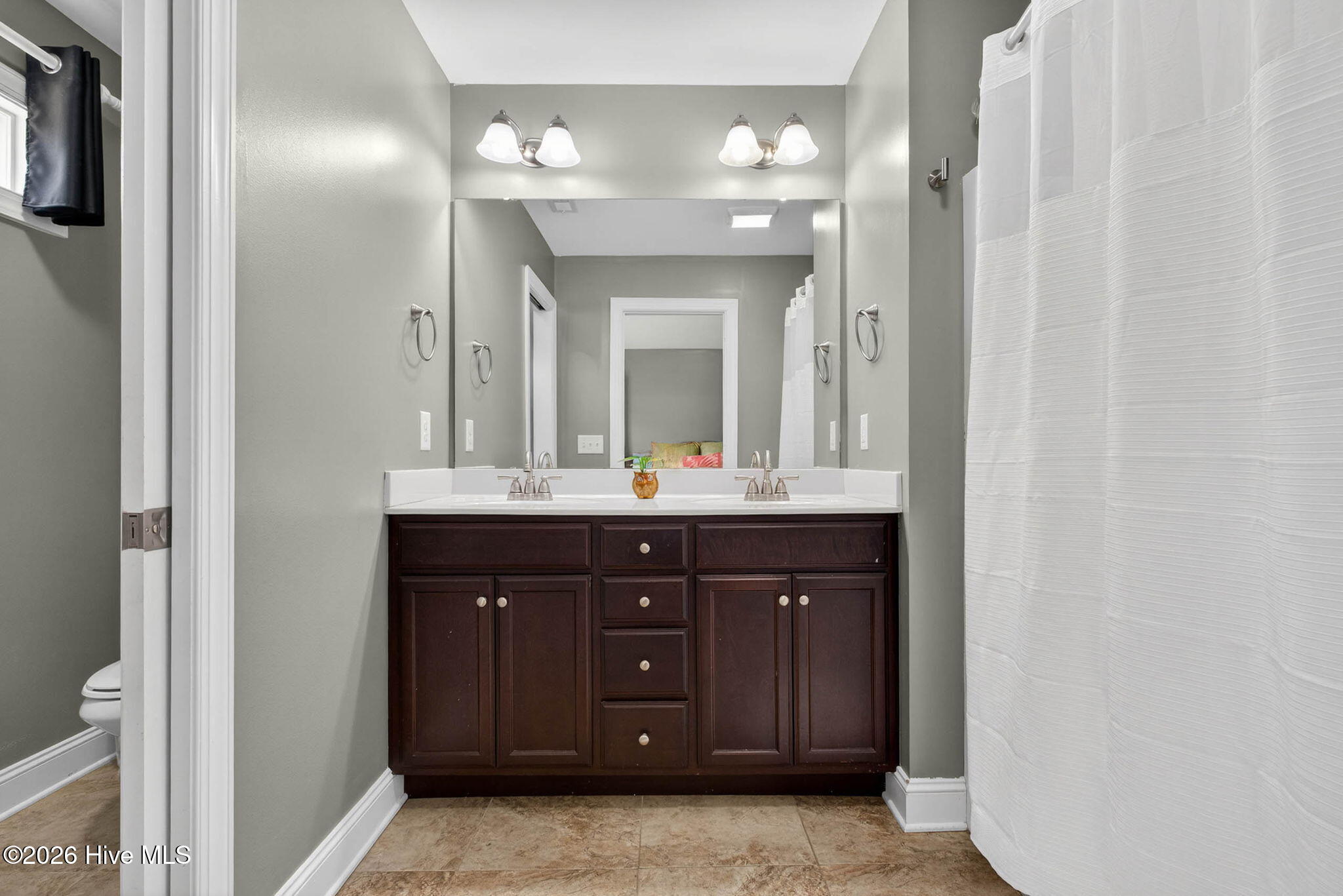 100561727 | Photo 24