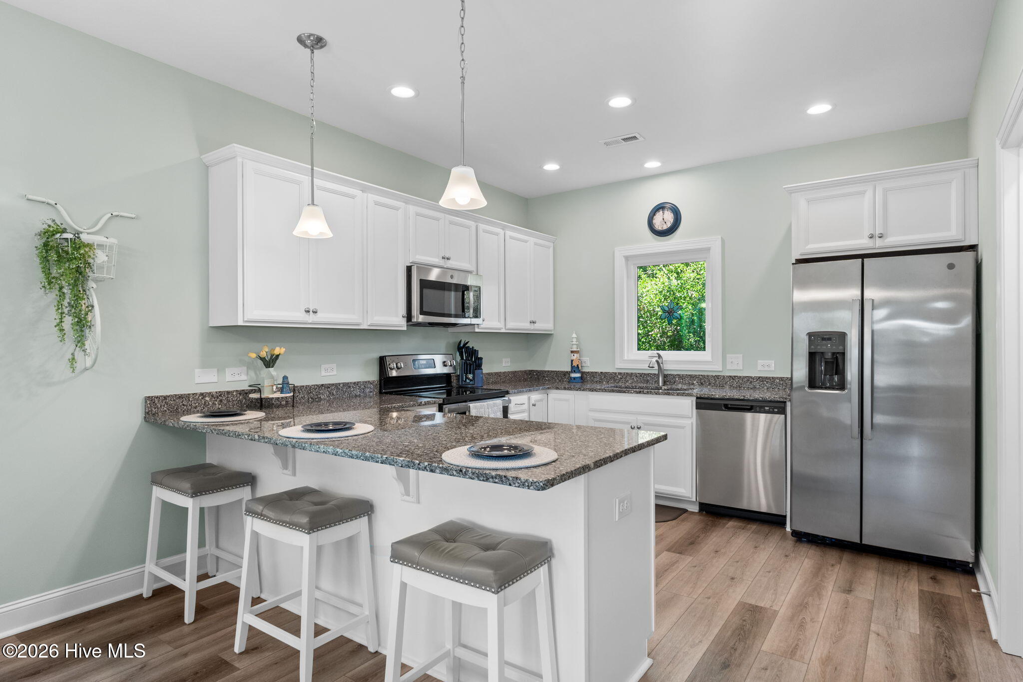 100568593 | Photo 10