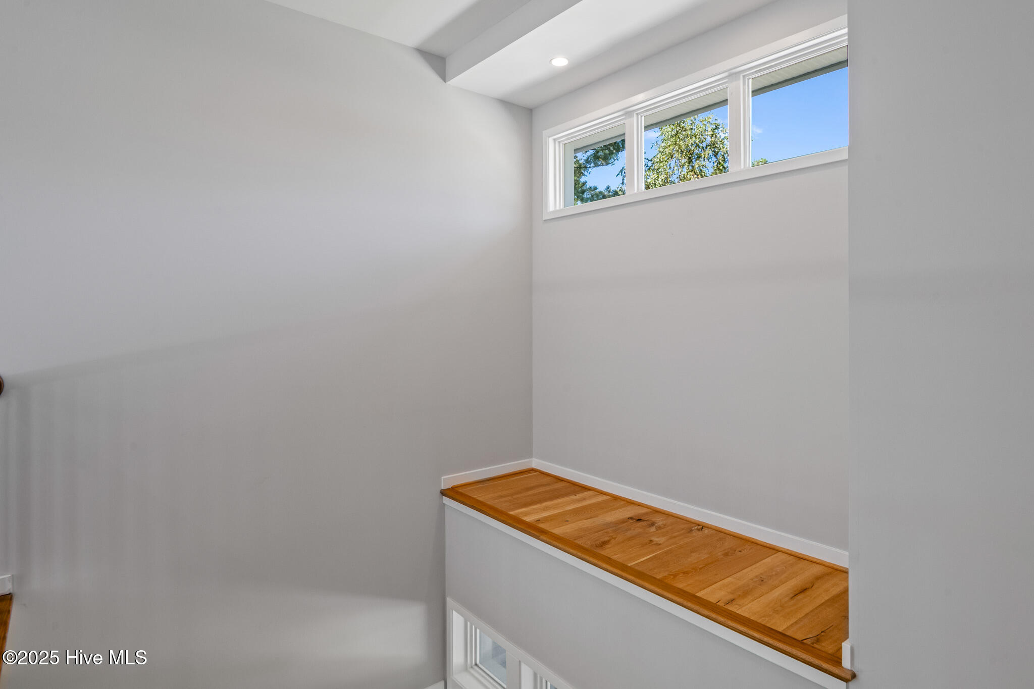 100540412 | Photo 38