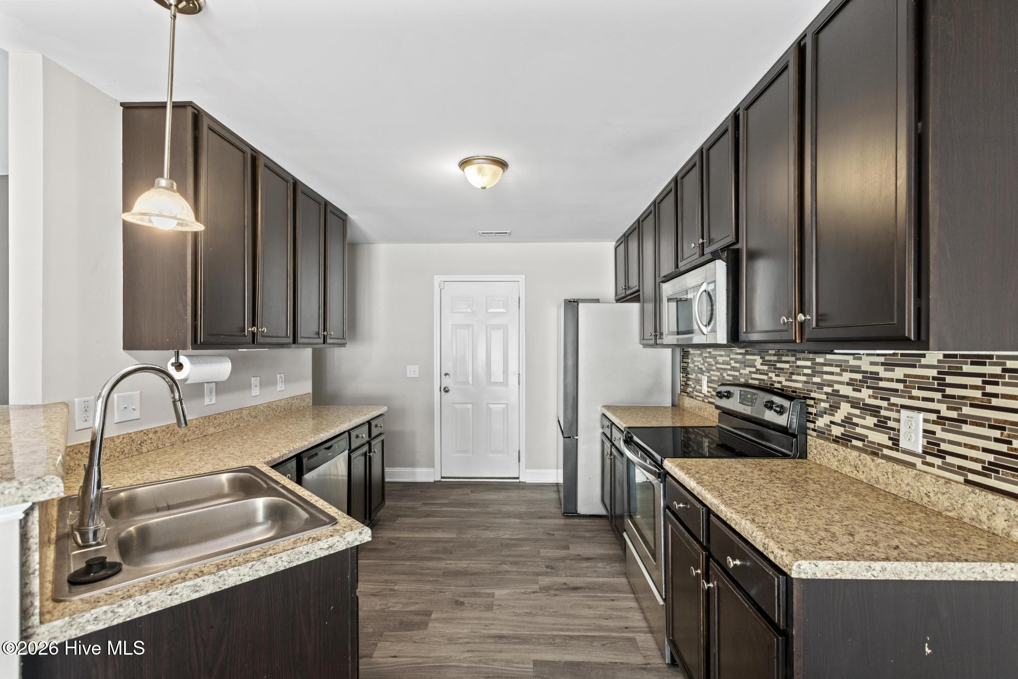 100565553 | Photo 10