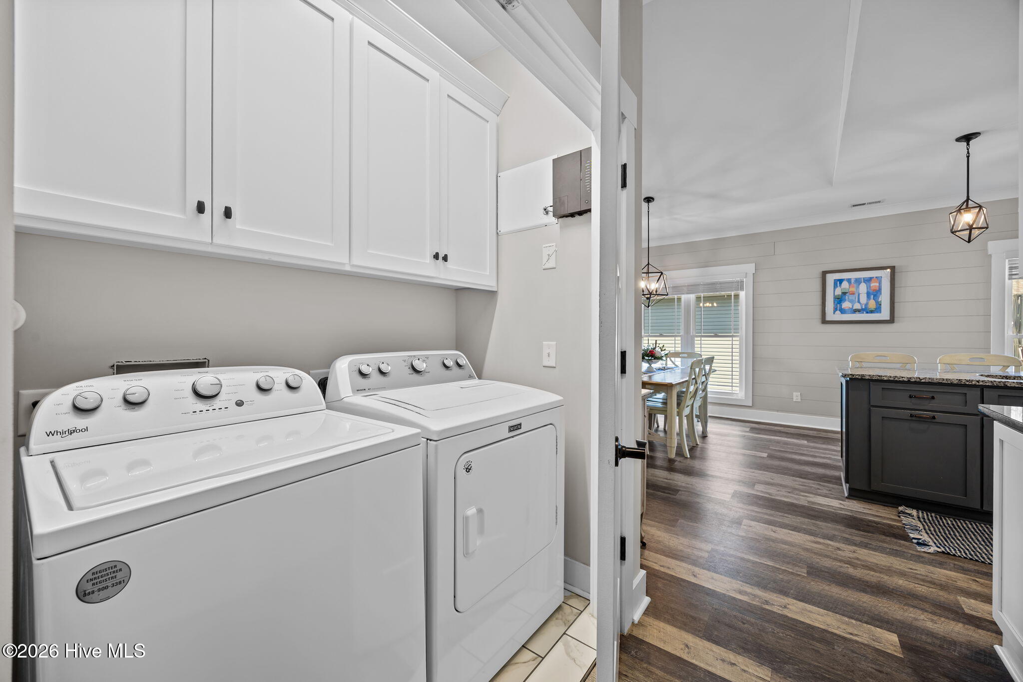 100548443 | Photo 37