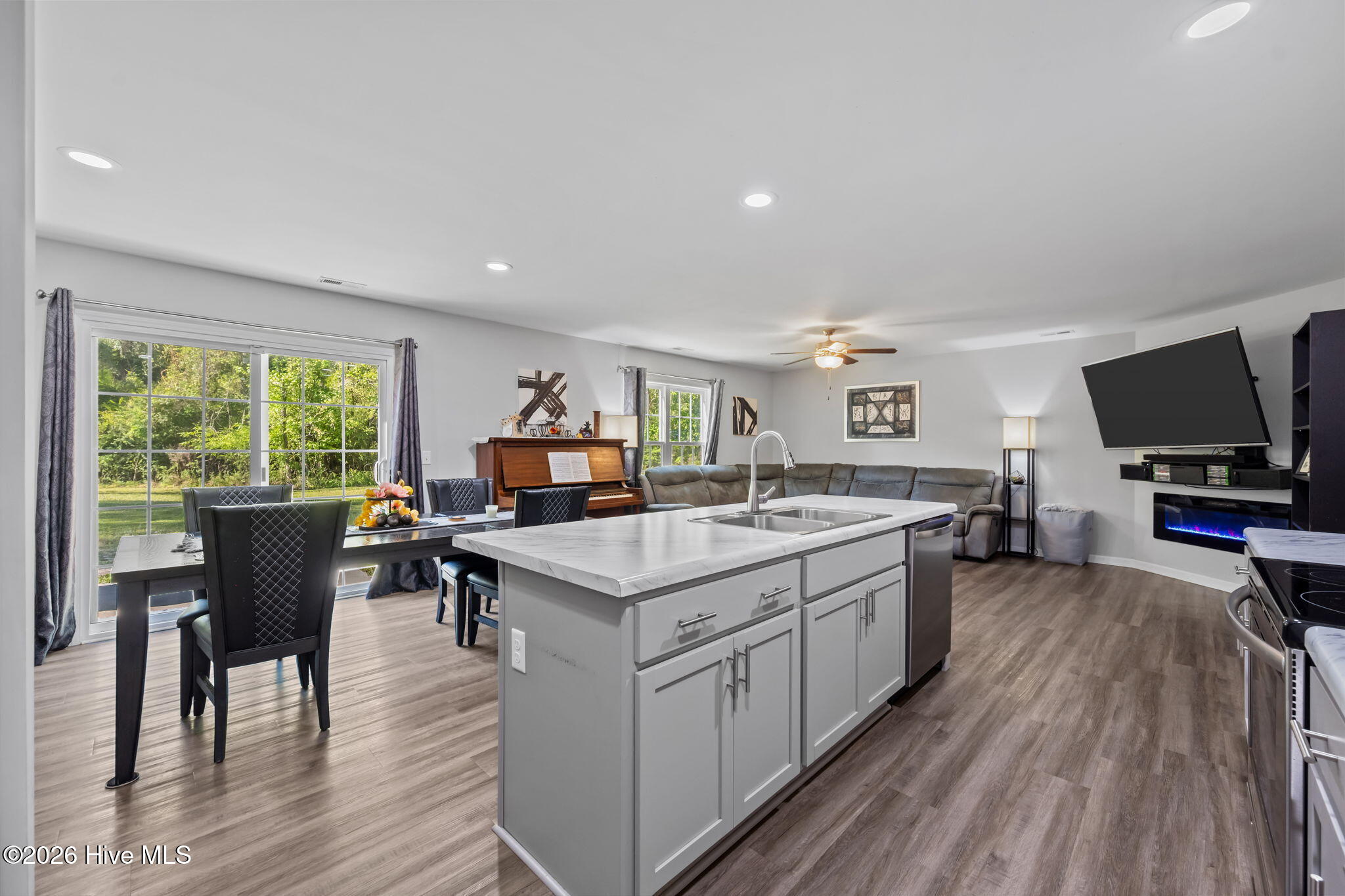 100567197 | Photo 14