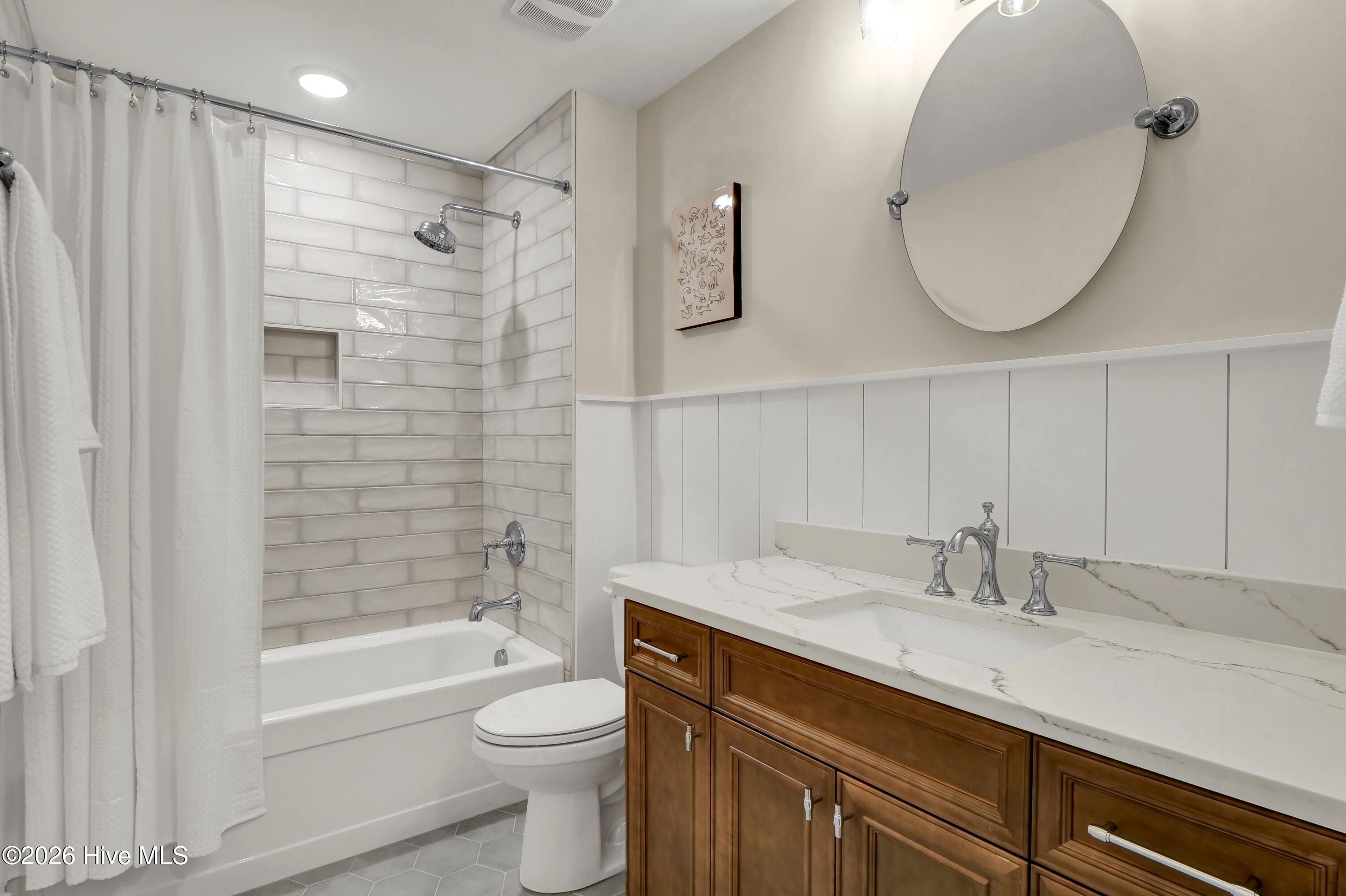 100566298 | Photo 36