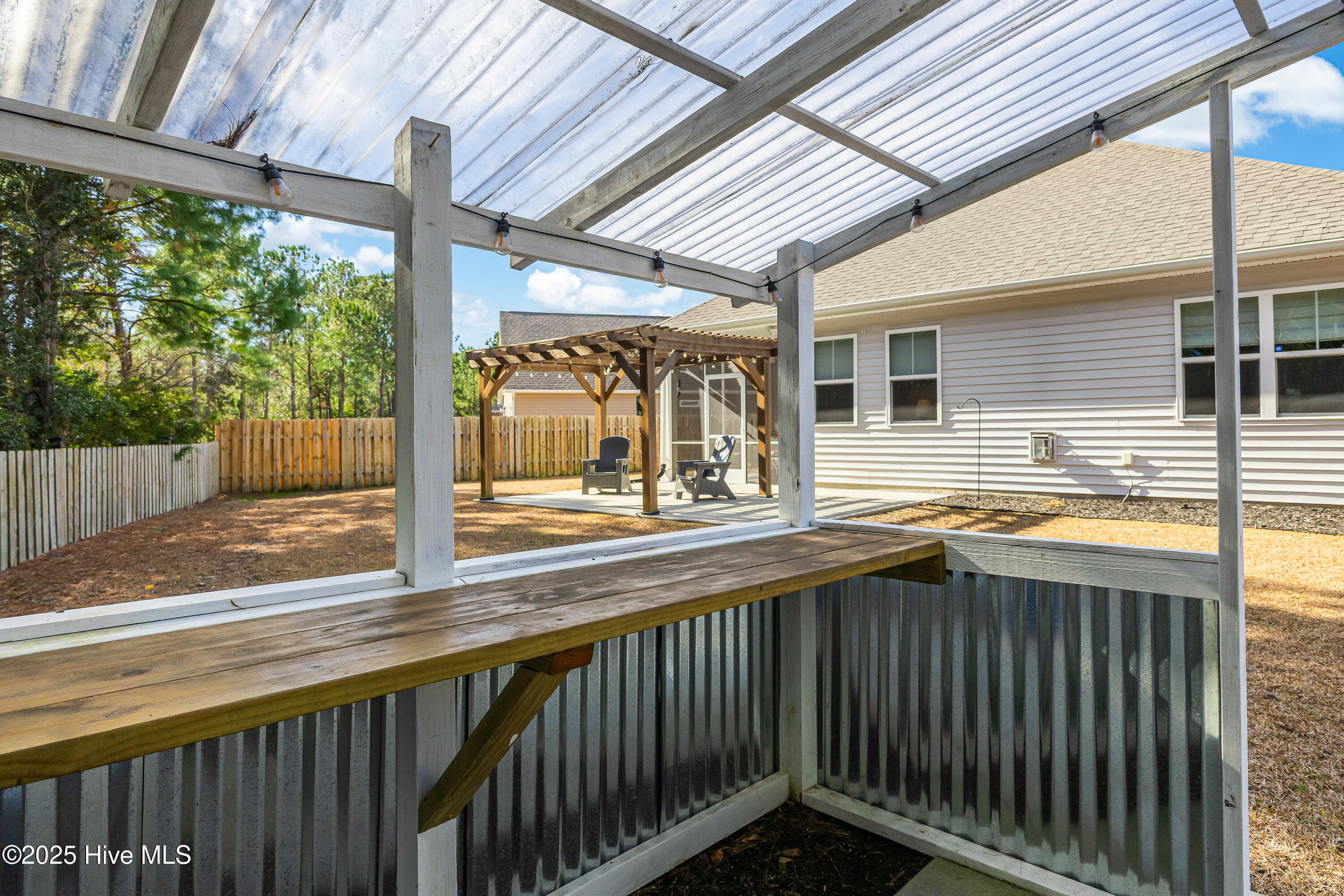 100547068 | Photo 38