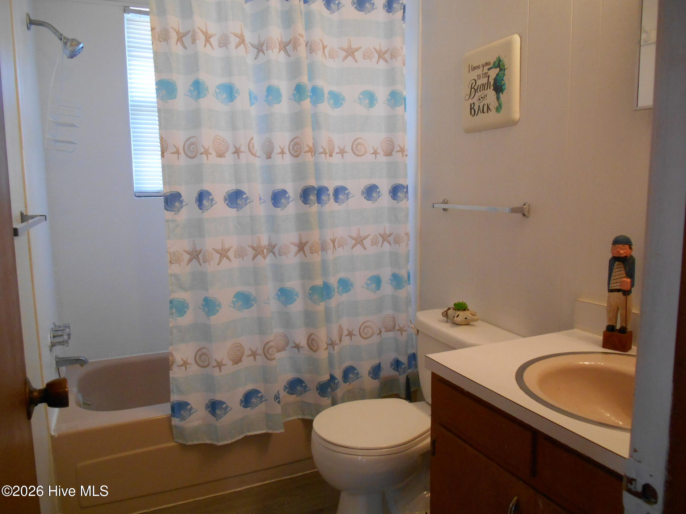 100560989 | Photo 11