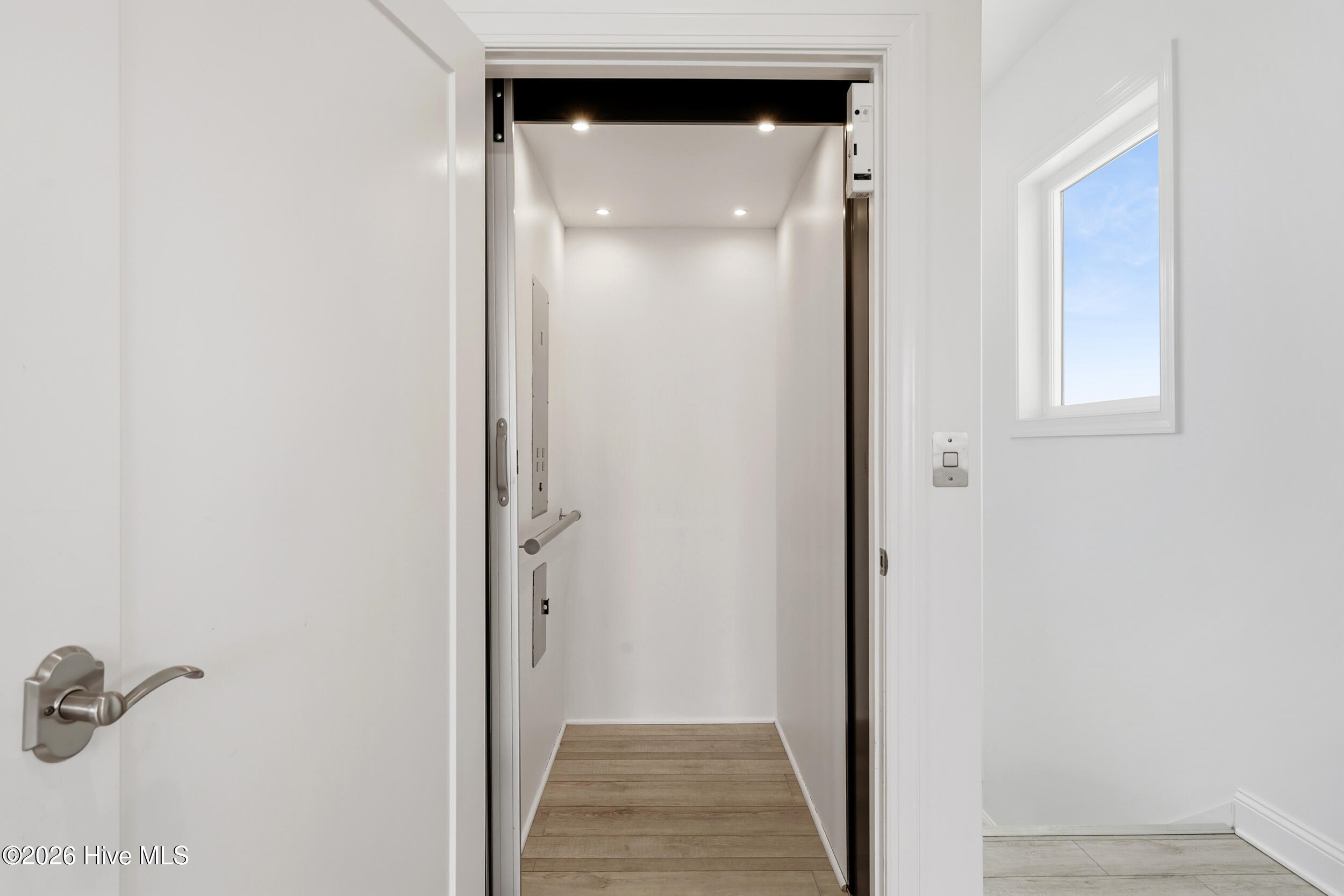 100552984 | Photo 33