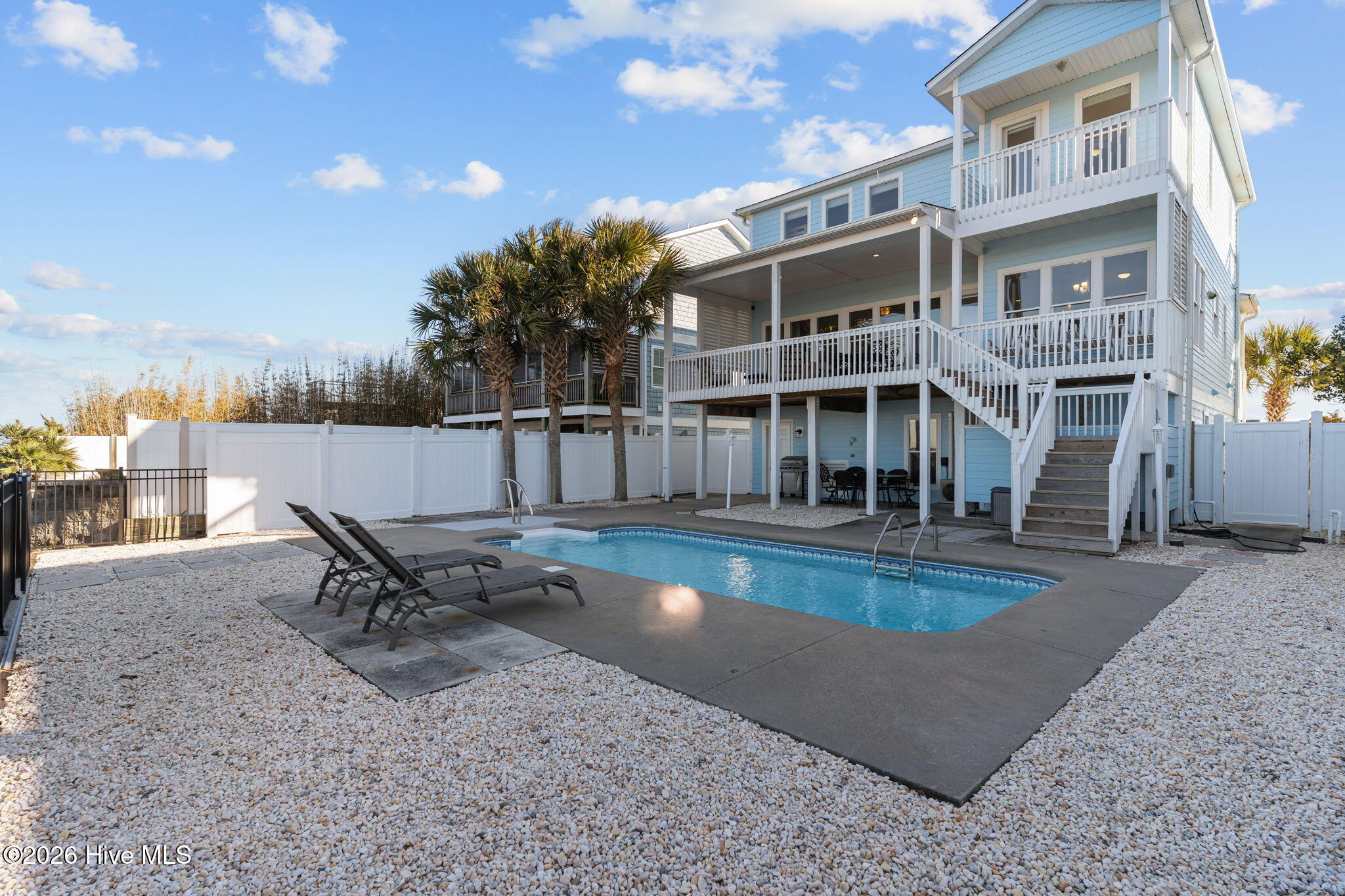 100554920 | Photo 51