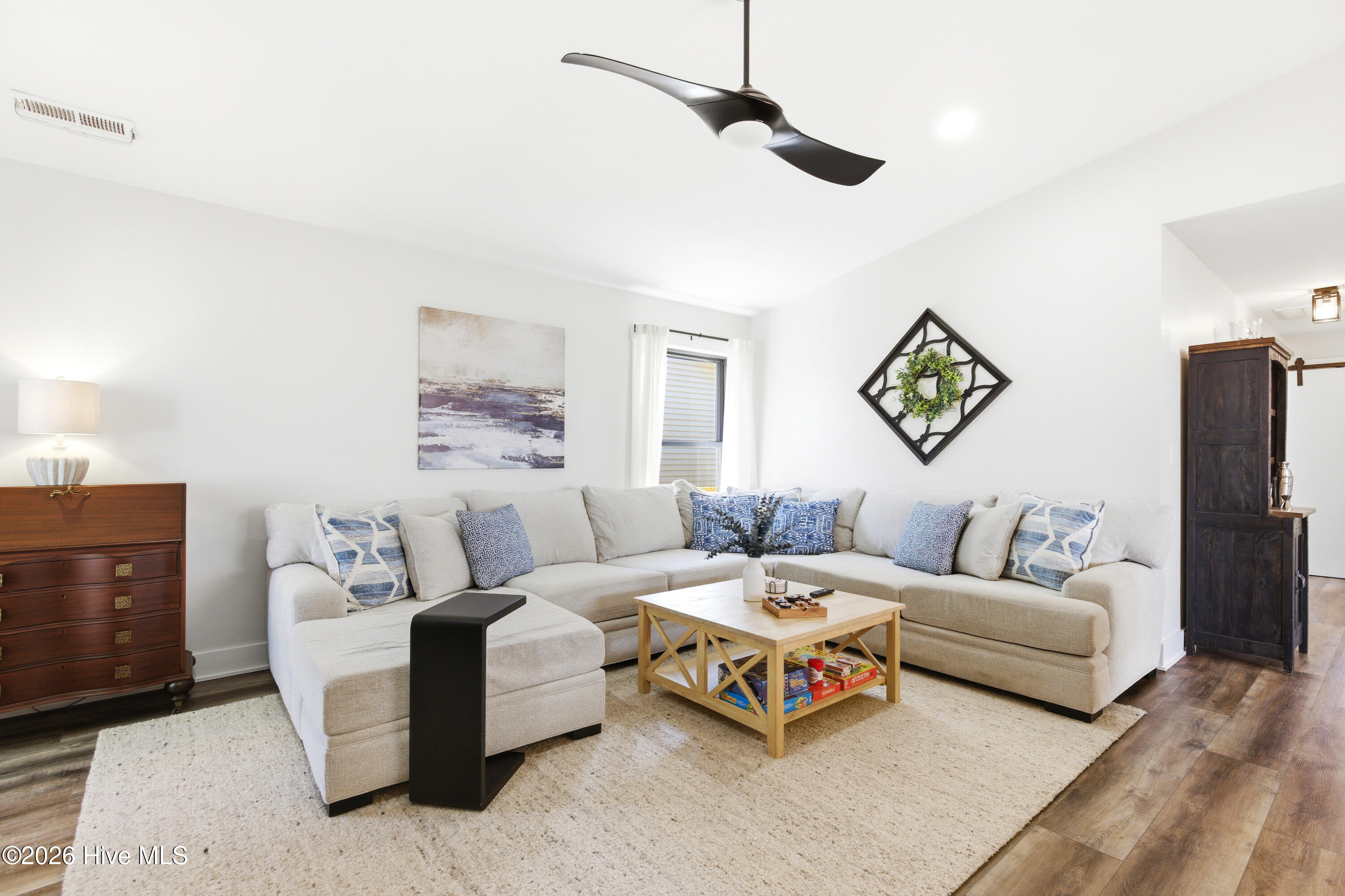 100564276 | Photo 14