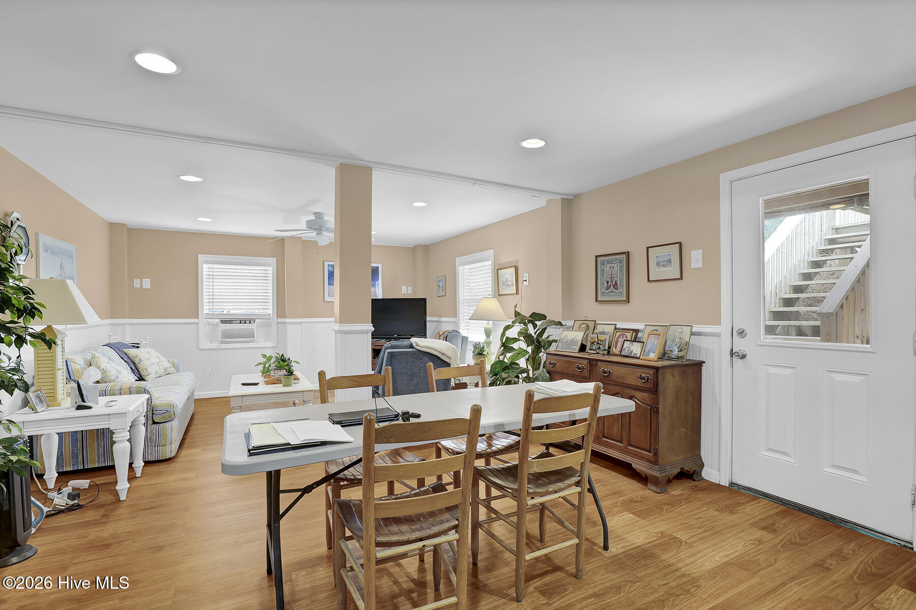 100548682 | Photo 19