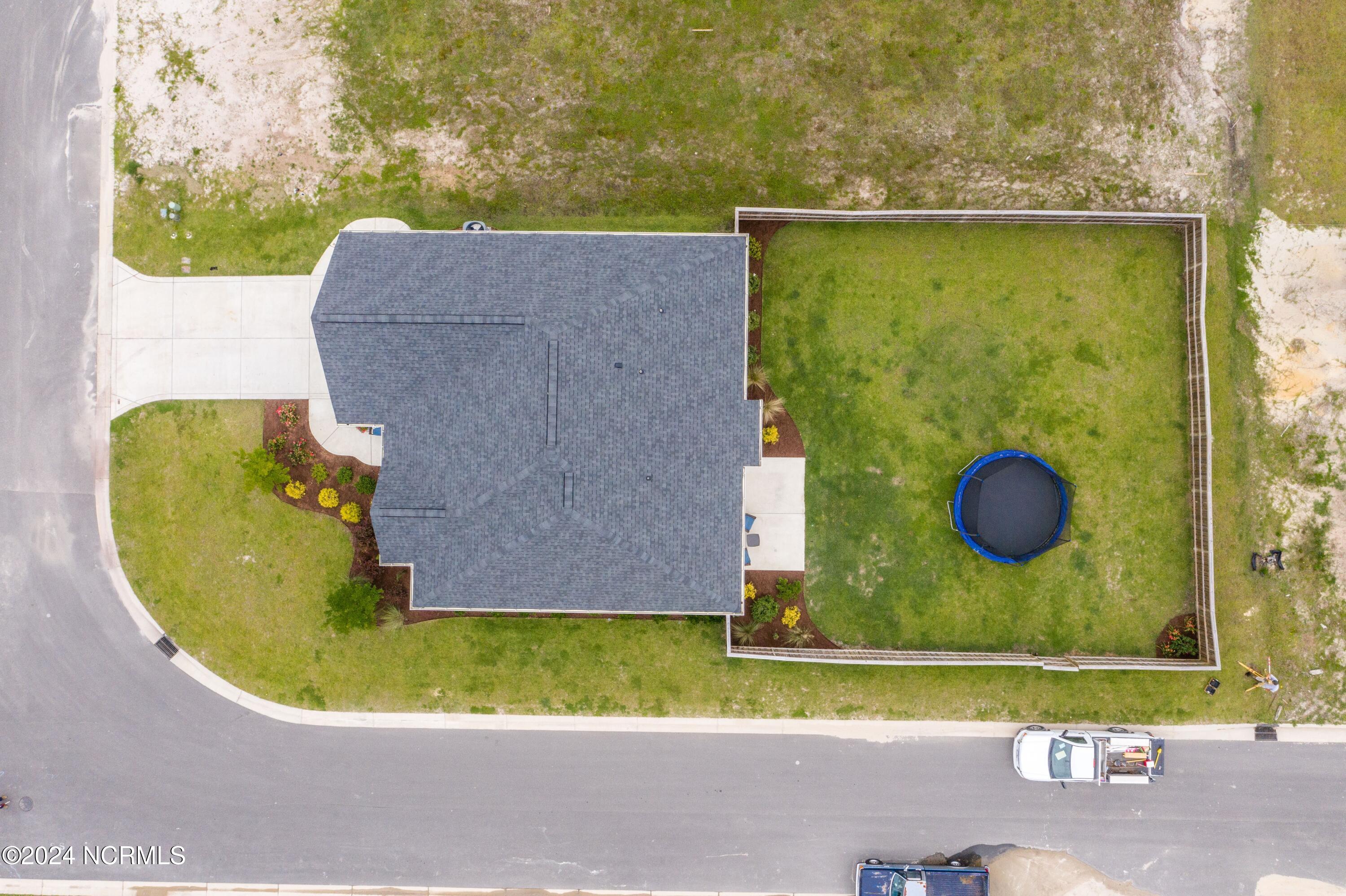 100579889 | Photo 38