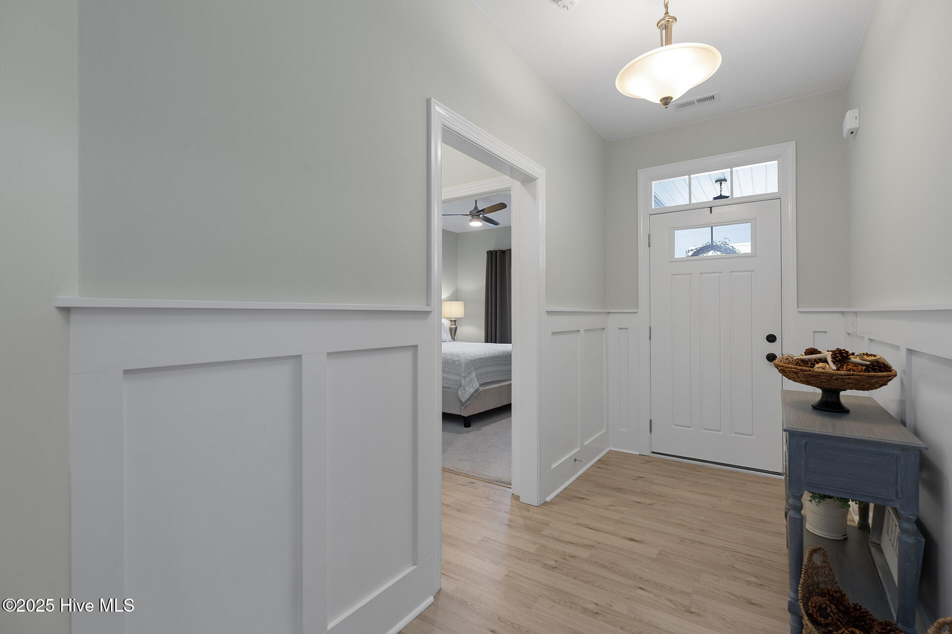 BrownPelican5744-3foyShaneL33A4290-CR2