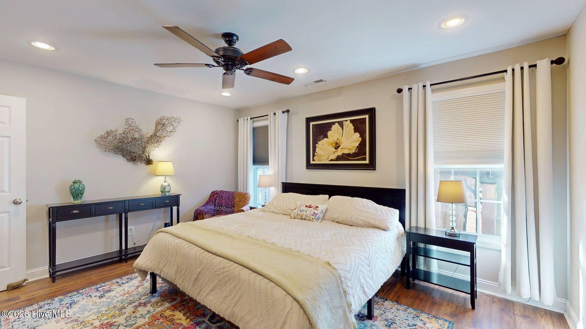 100548342 | Photo 30