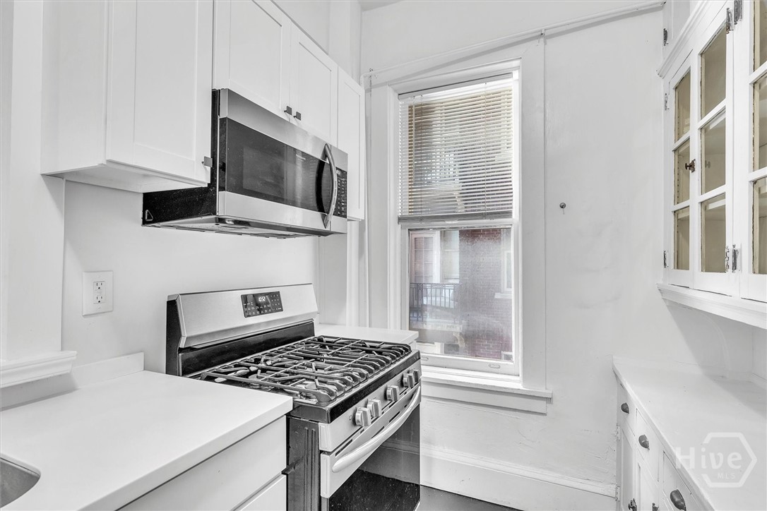gas stove with microwave above