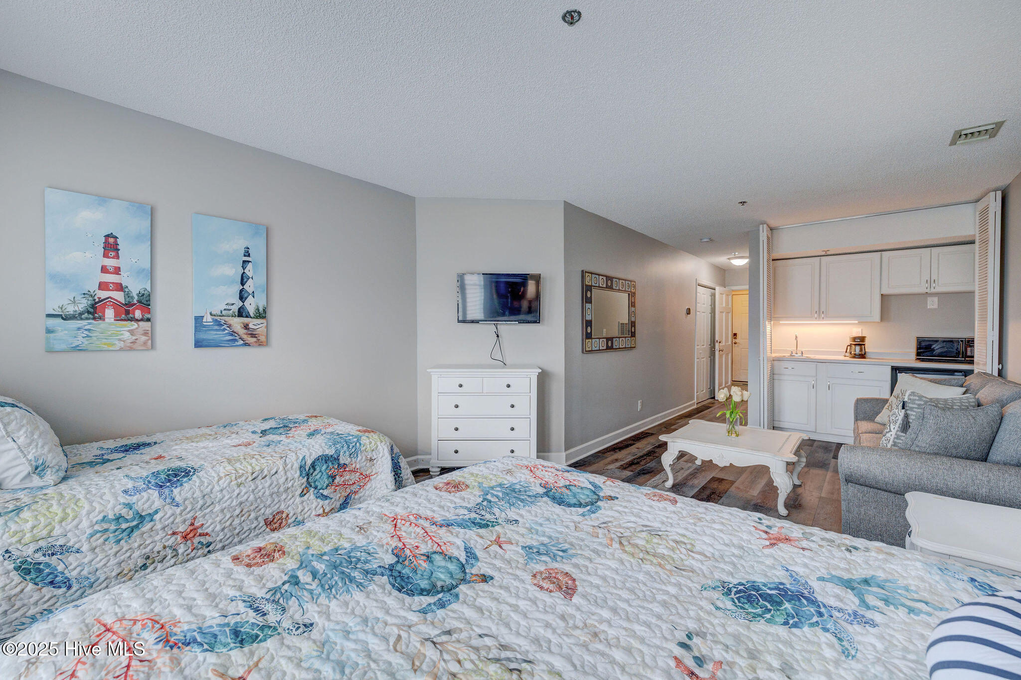 100526361 | Photo 17