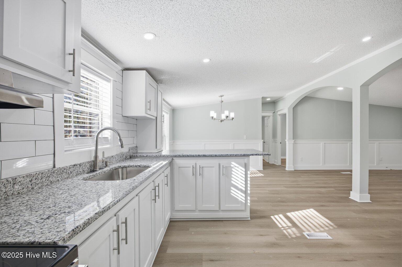 100545127 | Photo 12