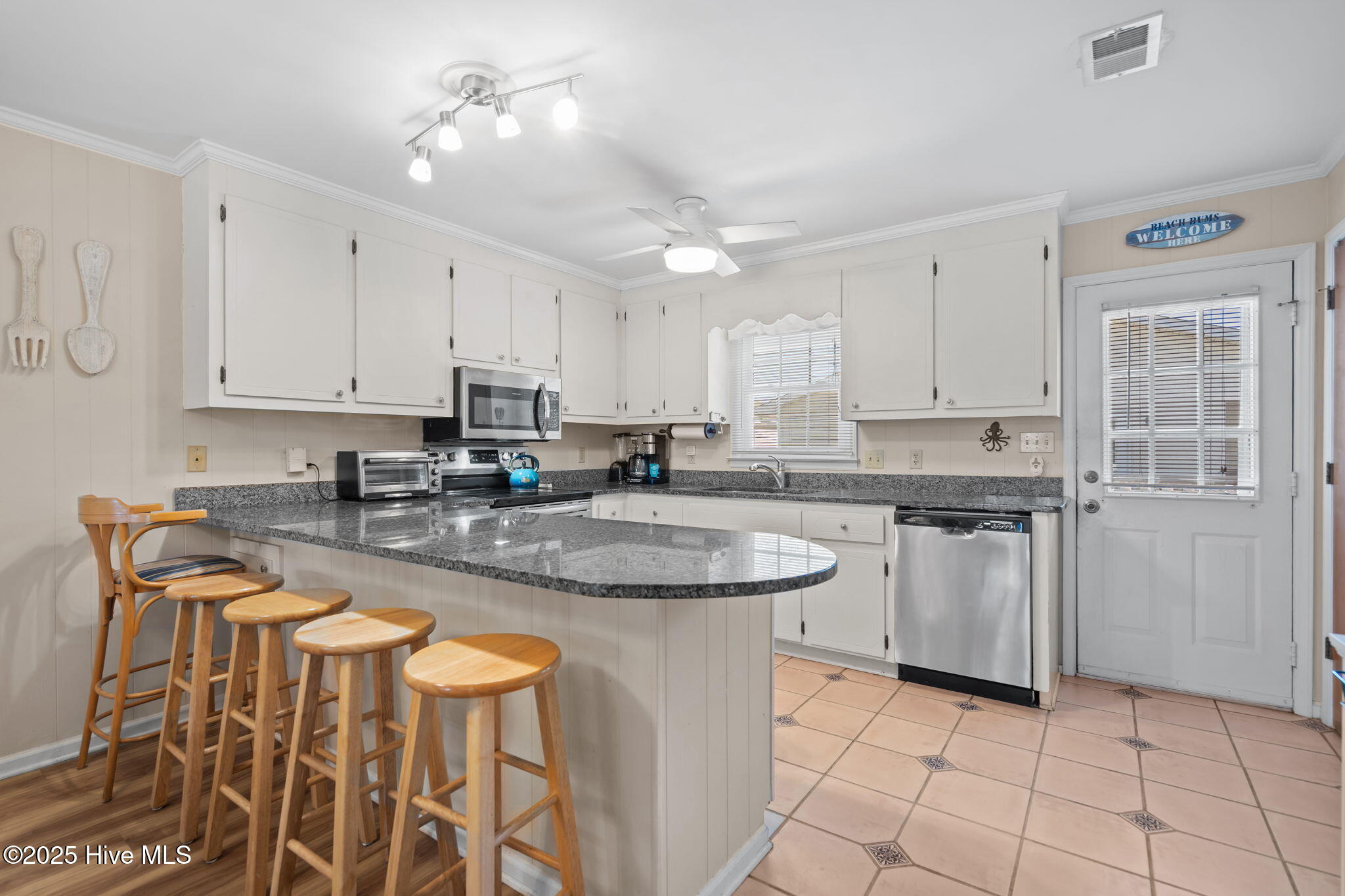 100537685 | Photo 14