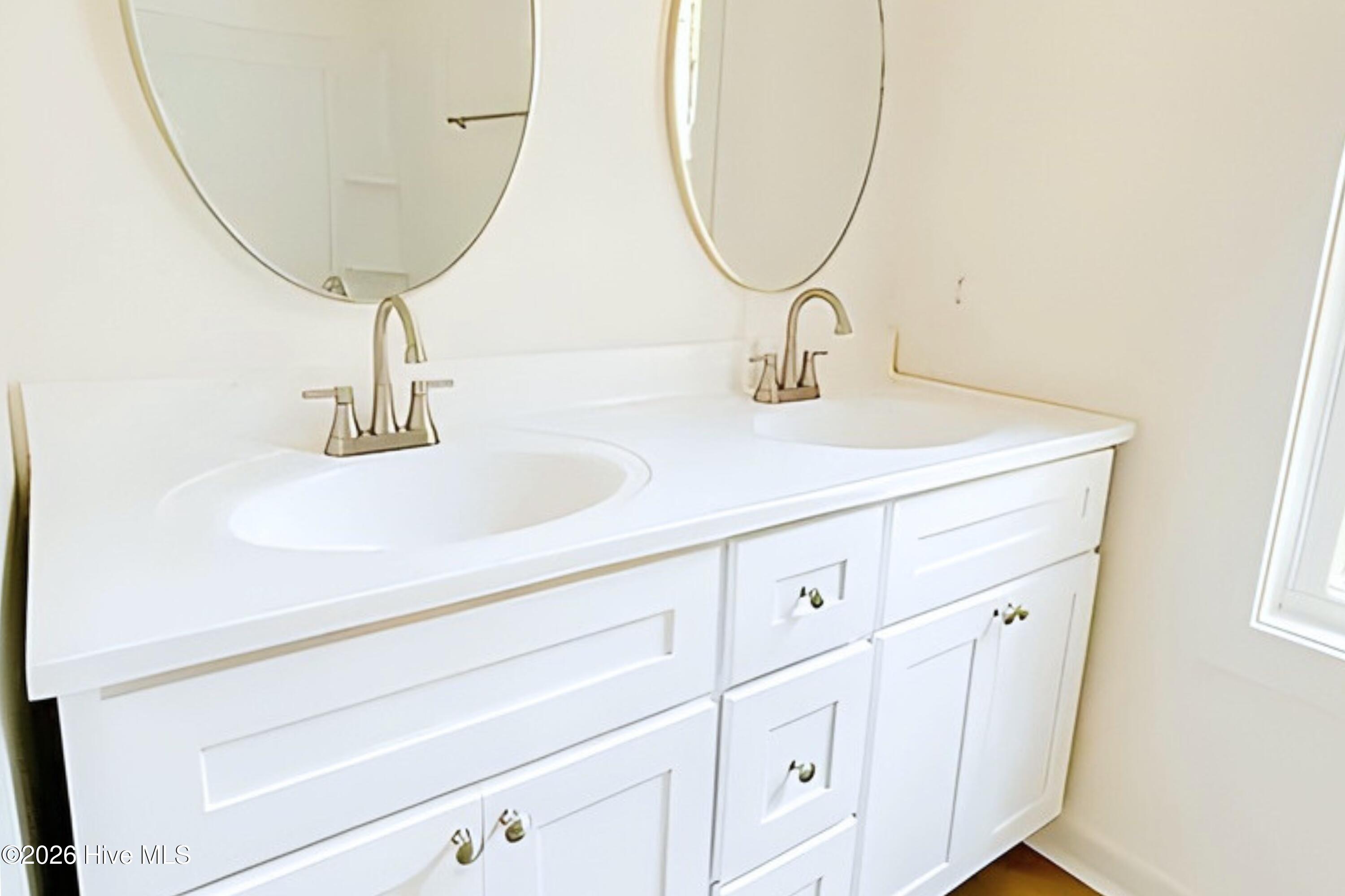 100564460 | Photo 12