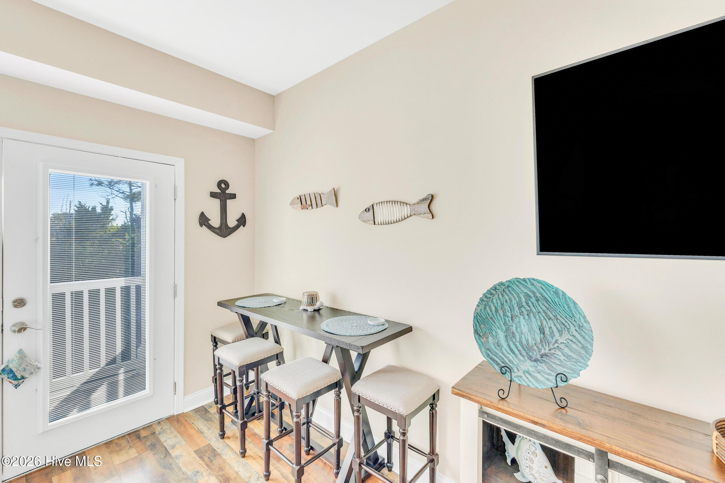 100549842 | Photo 17