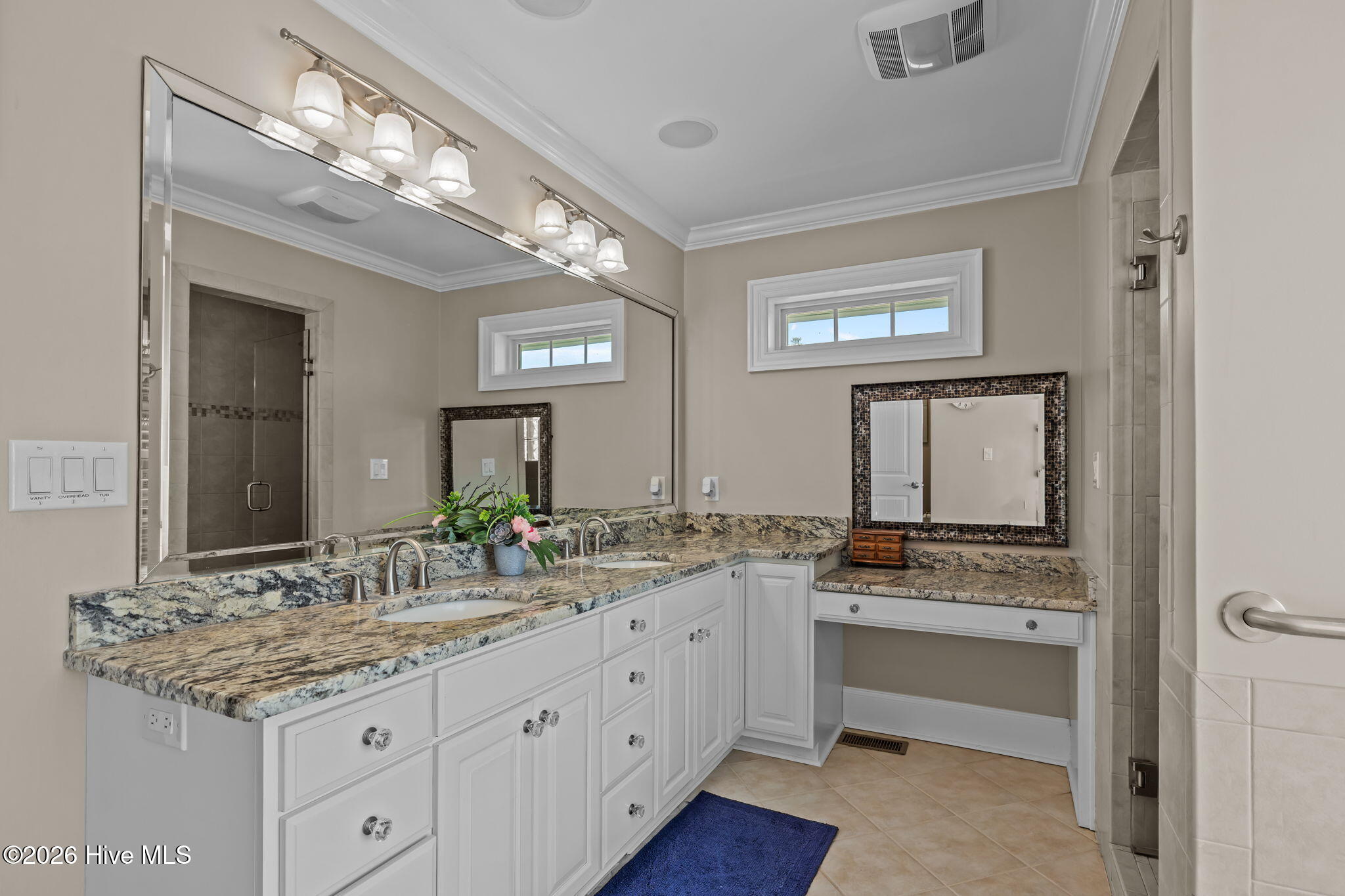 Level 2 primary bath (2)