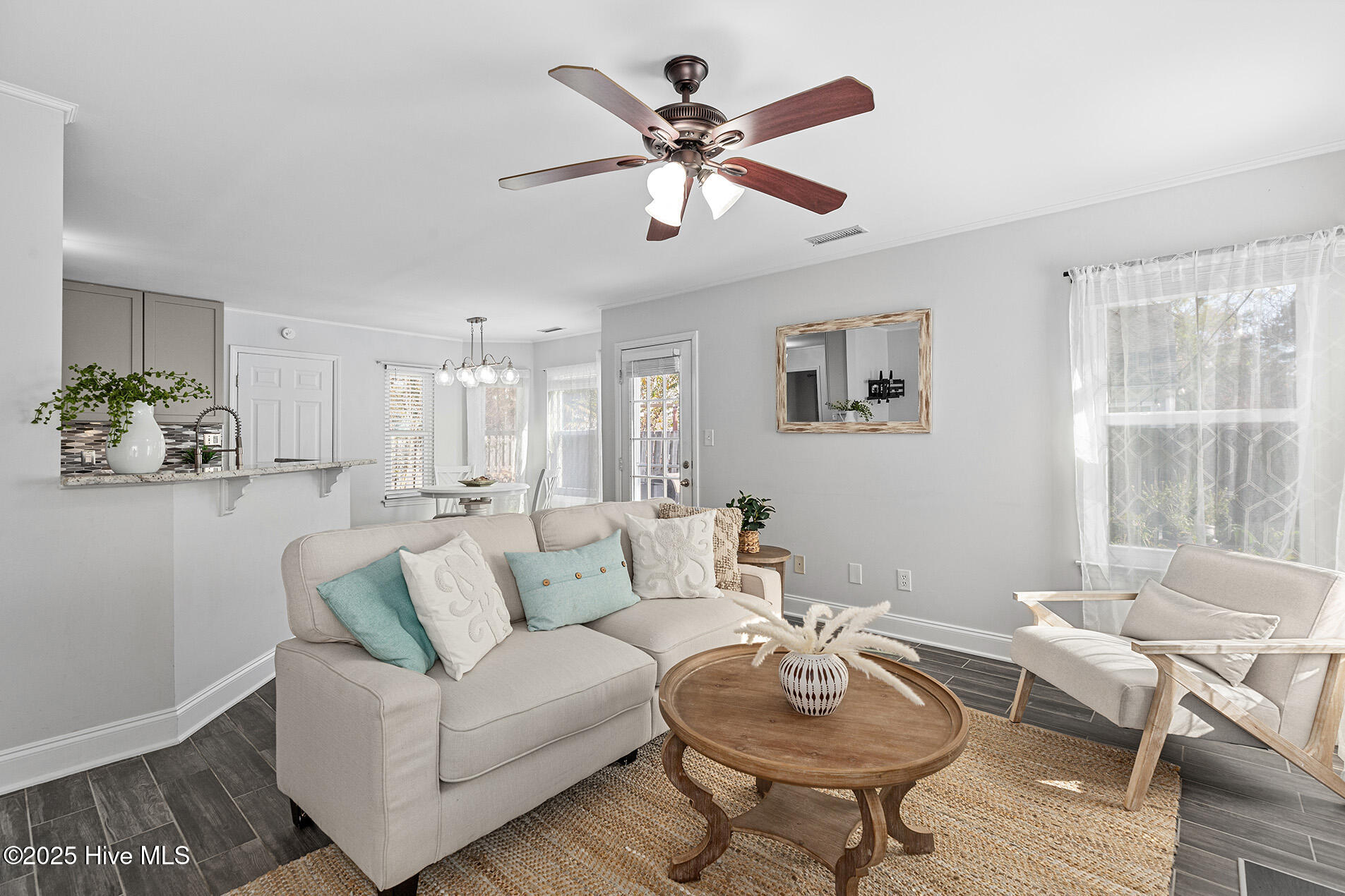 6701 Kestral Drive, Wilmington, NC 28409 – photo 9: Kestral6701-7LRCarolineL33A1839-CR2