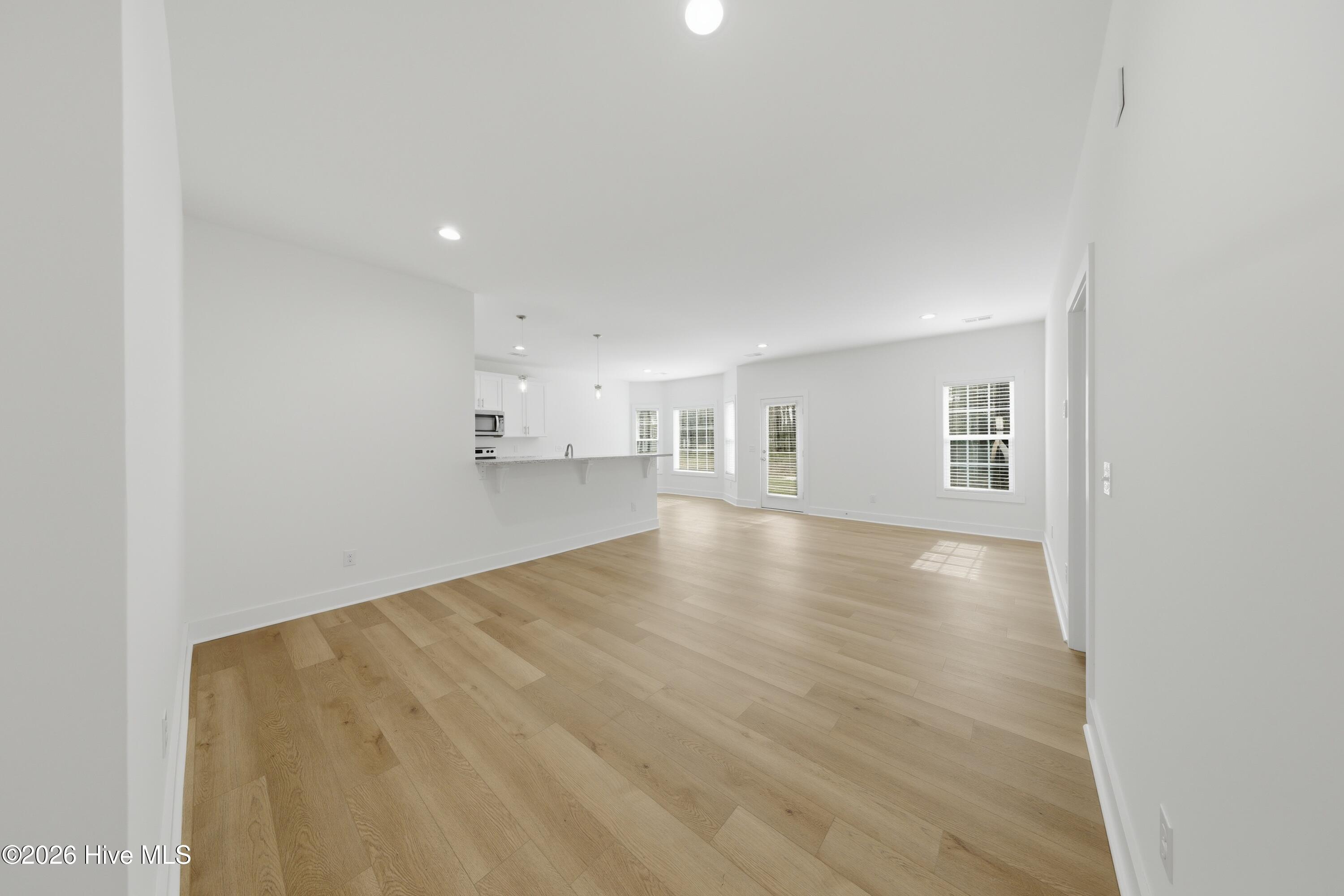 100561503 | Photo 11