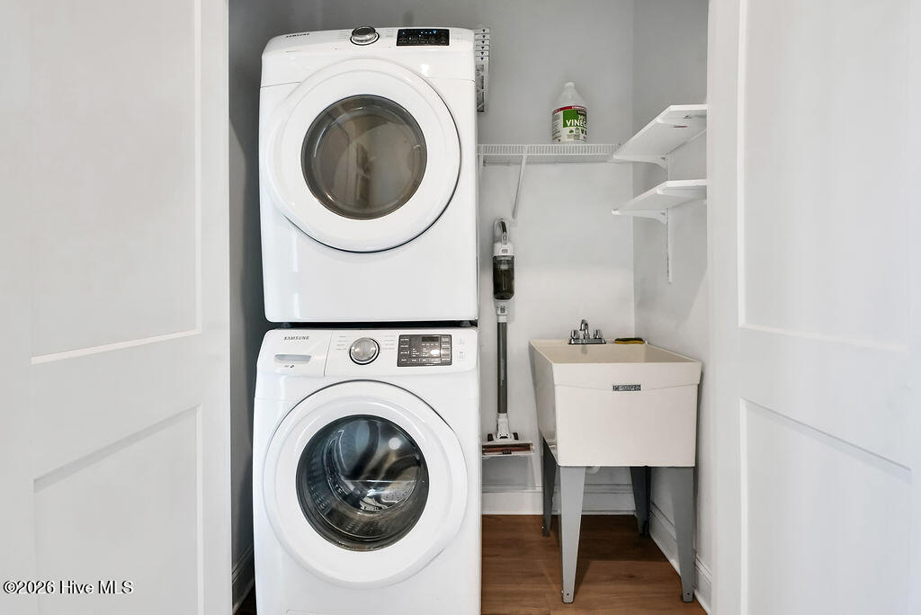 100561148 | Photo 36