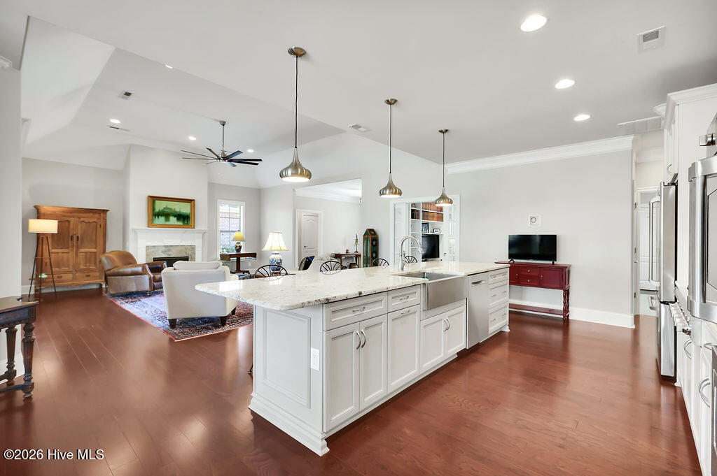 100554017 | Photo 16