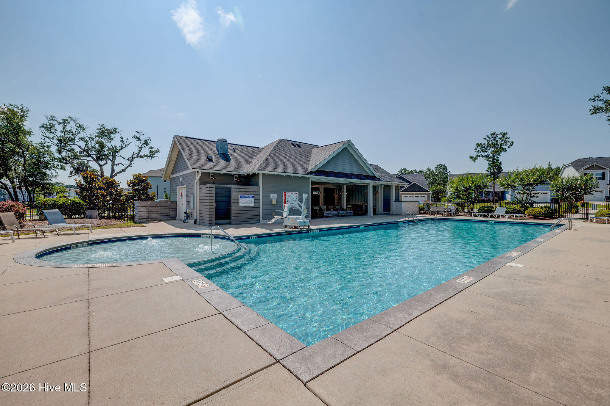 100564802 | Photo 63