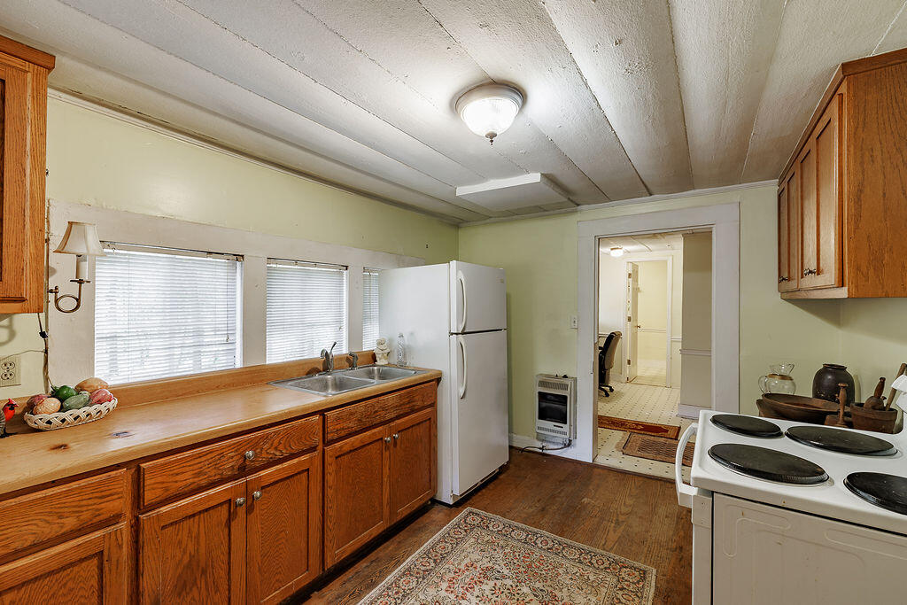 09 Kitchen