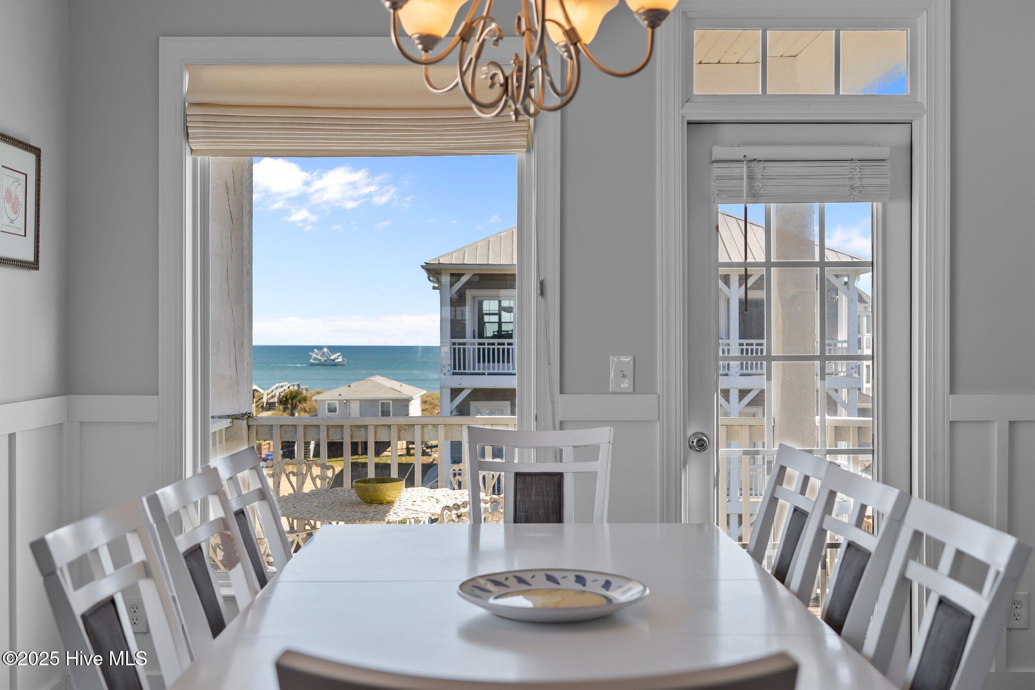 100540716 | Photo 14