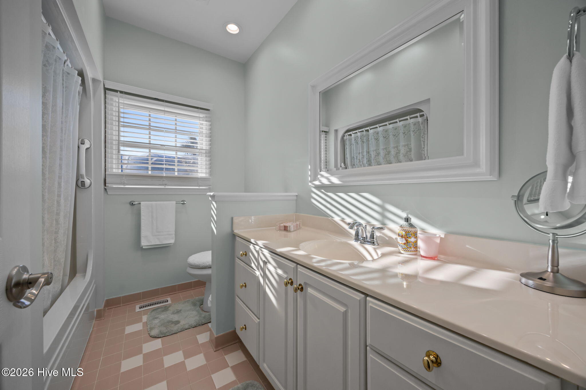 100547284 | Photo 29