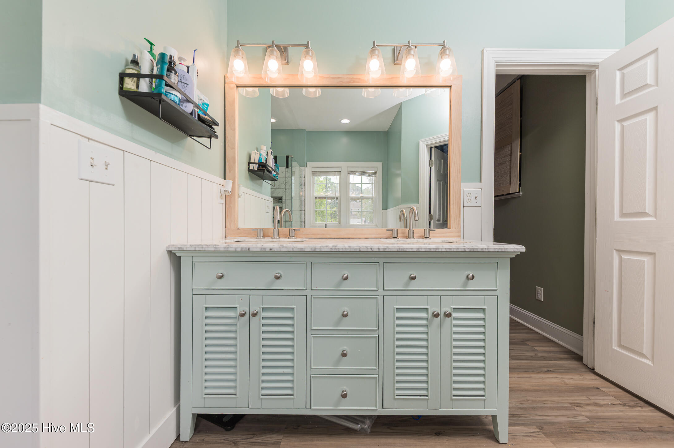 100525059 | Photo 18