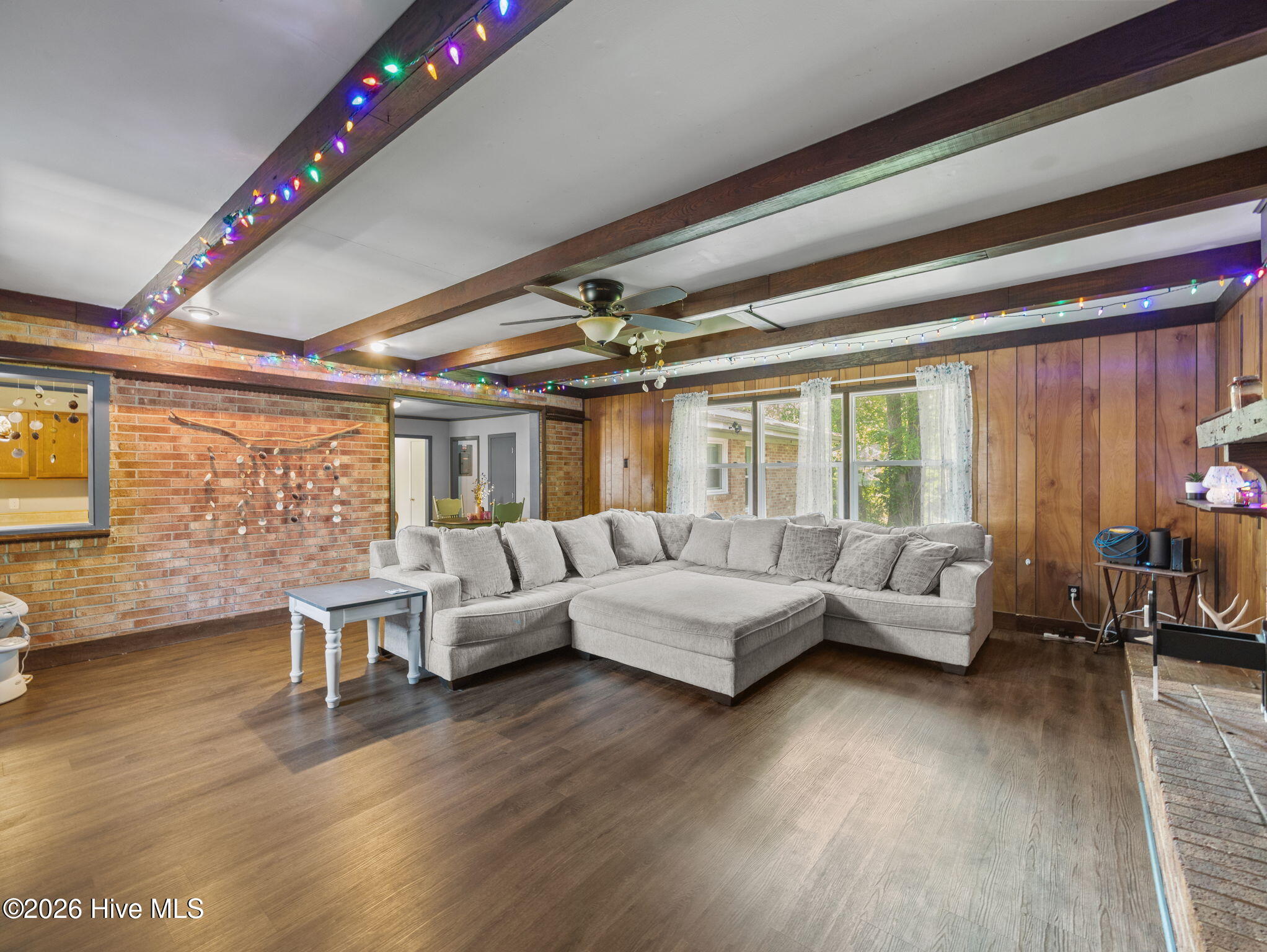 100568066 | Photo 11